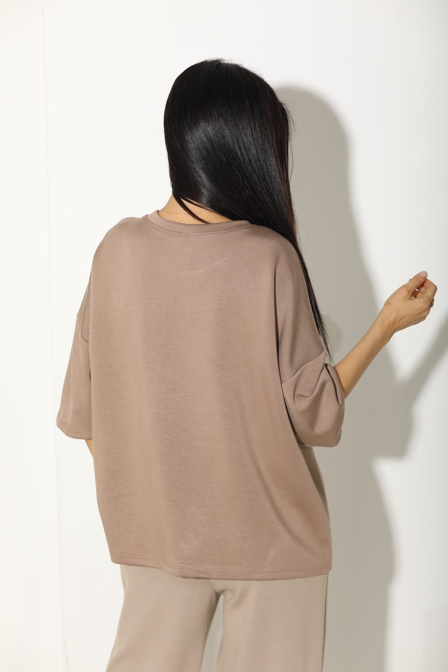 Bēšas krāsas oversize tops ar noapaļotu kakliņu - 16115