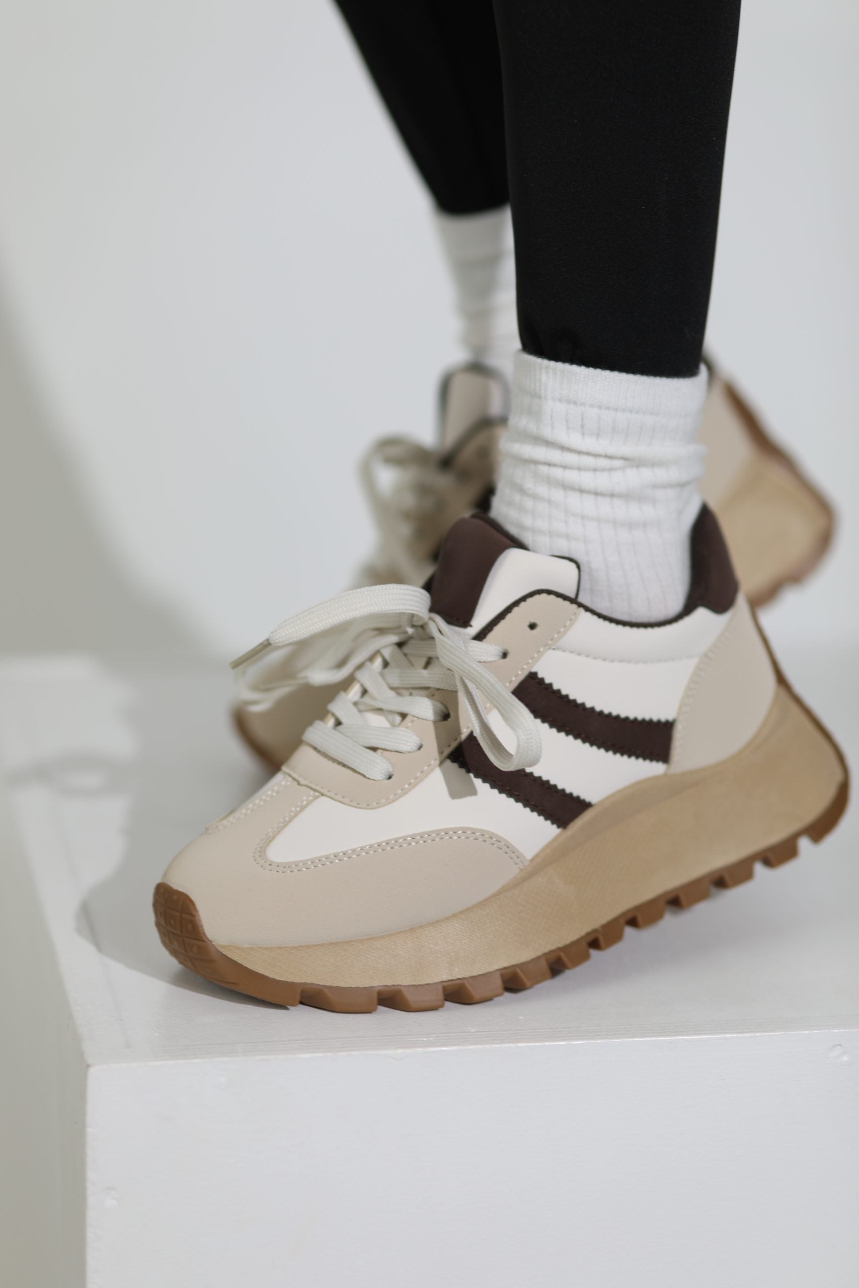 Bēši , sportiska stila brīvā laika apavi - 16149