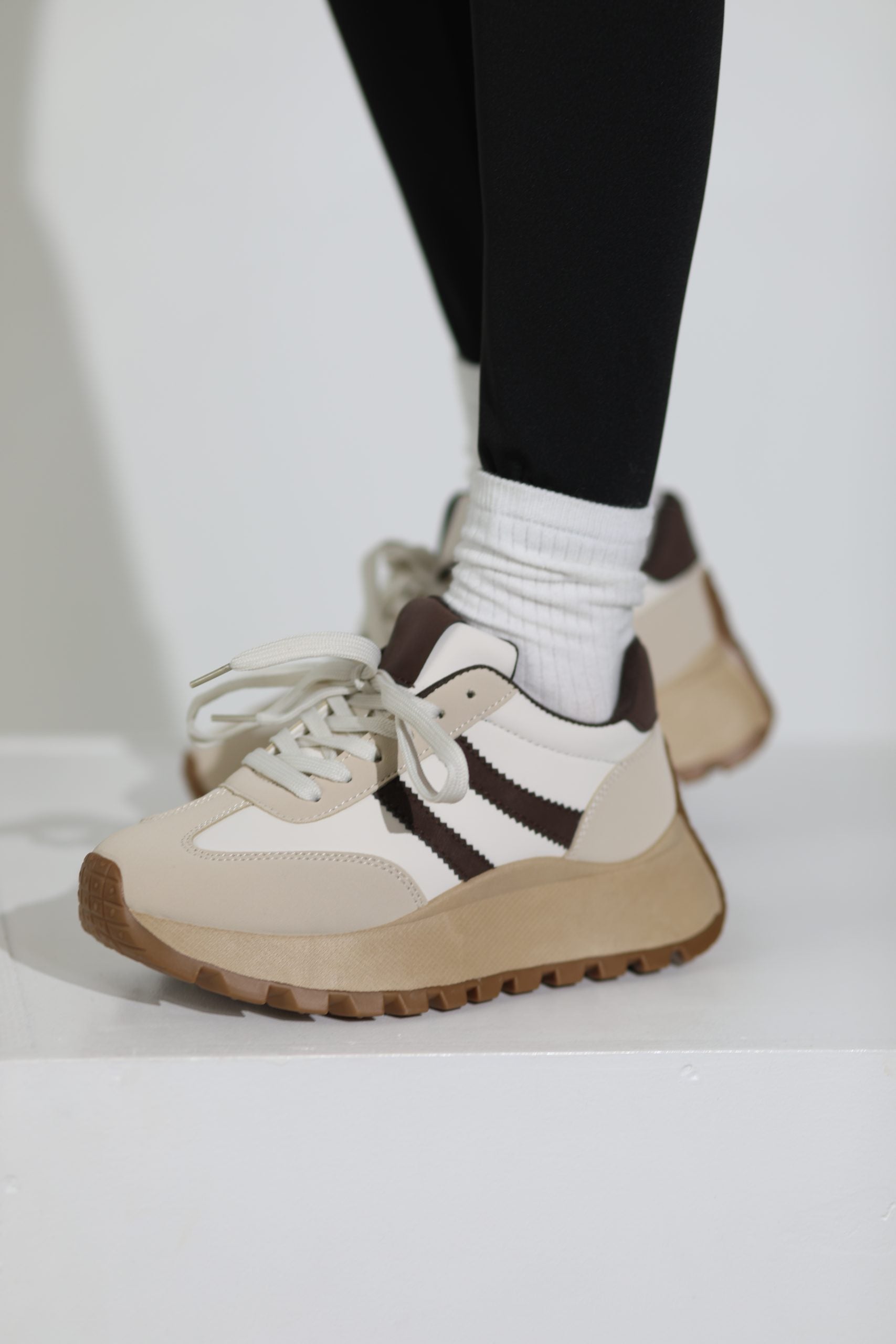 Bēši , sportiska stila brīvā laika apavi - 16149