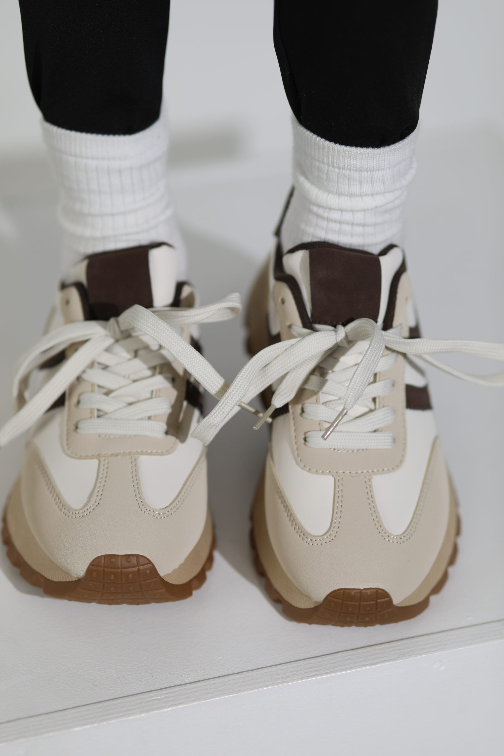 Bēši , sportiska stila brīvā laika apavi - 16149