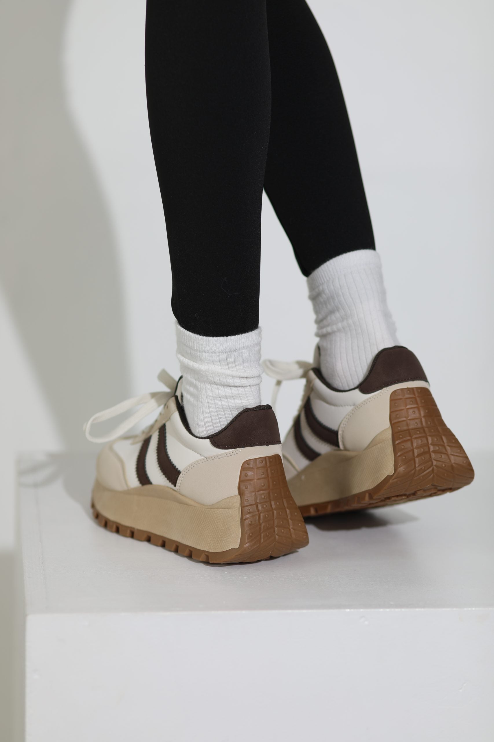 Bēši , sportiska stila brīvā laika apavi - 16149