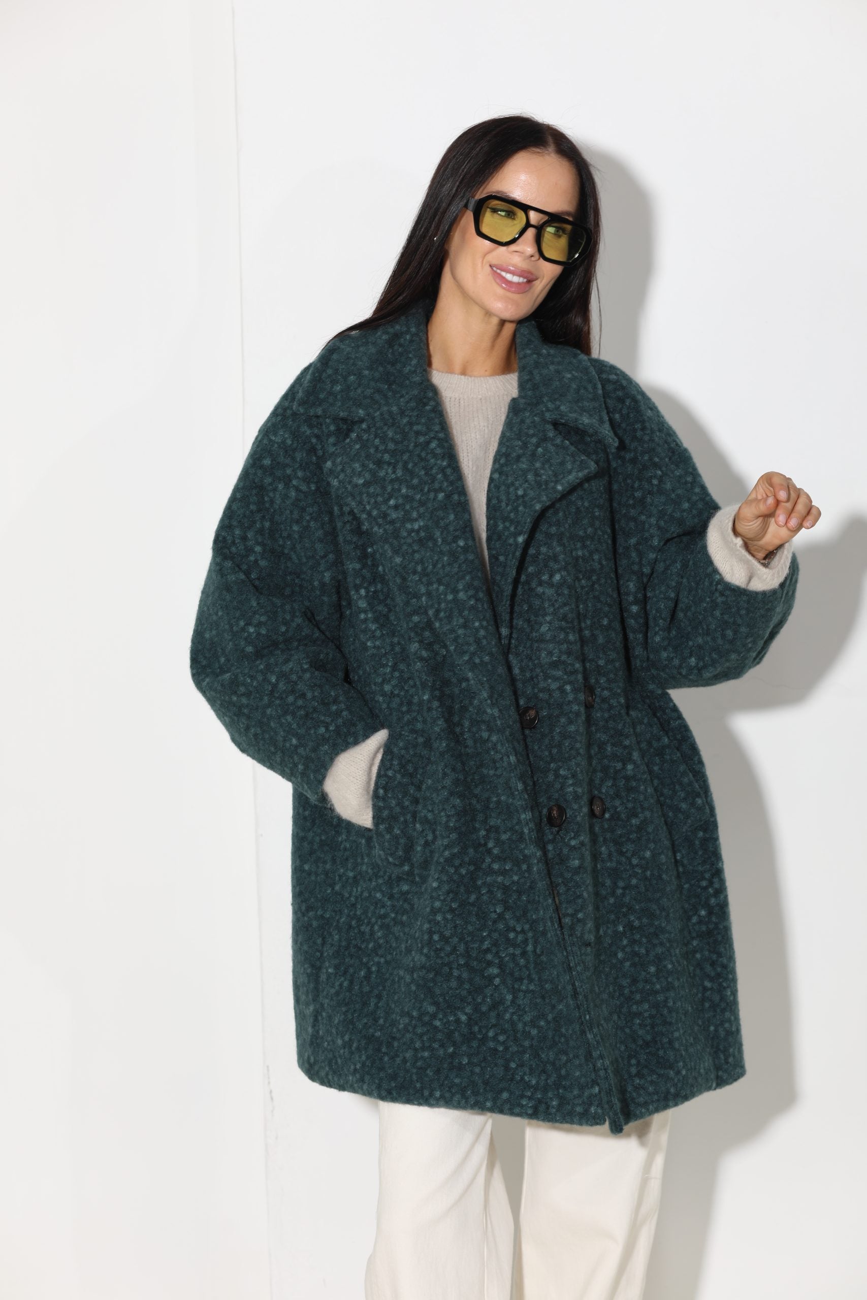 Zaļš mētelis ar iešuvēm delnu daļā - 16145