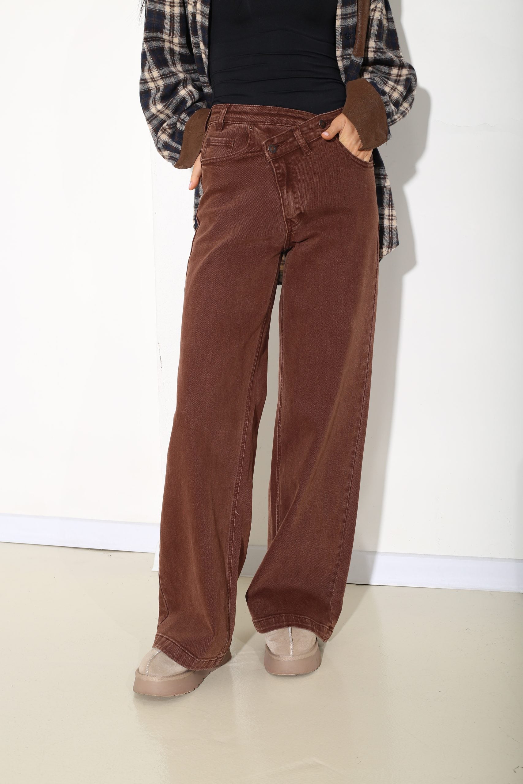 G. Brūnas džinsa bikses ar slīpu pogas aizdari - 17006