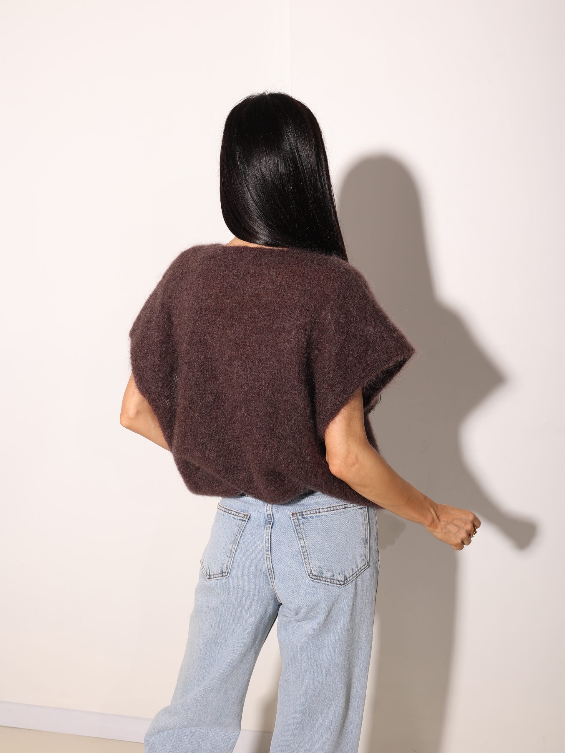 Tumši brūna, brīva piegriezuma, pogājama Mohēras veste - 15983