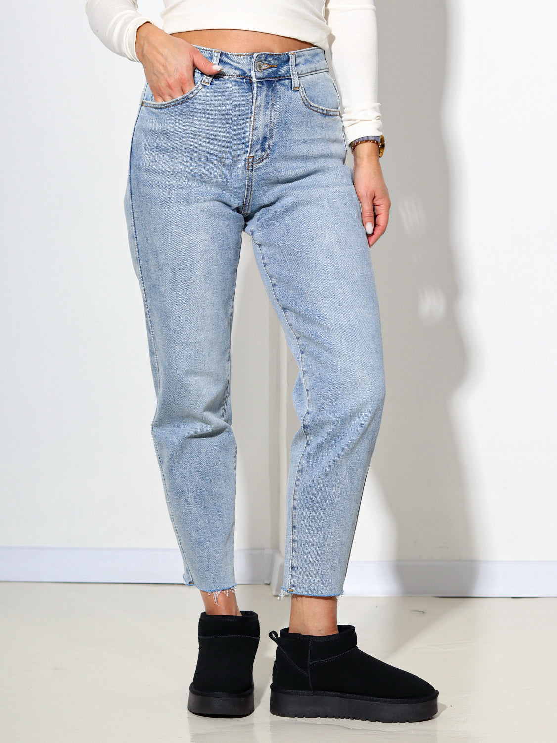 Zilas džinsa bikses ar nenošūtiem galiem - 13873