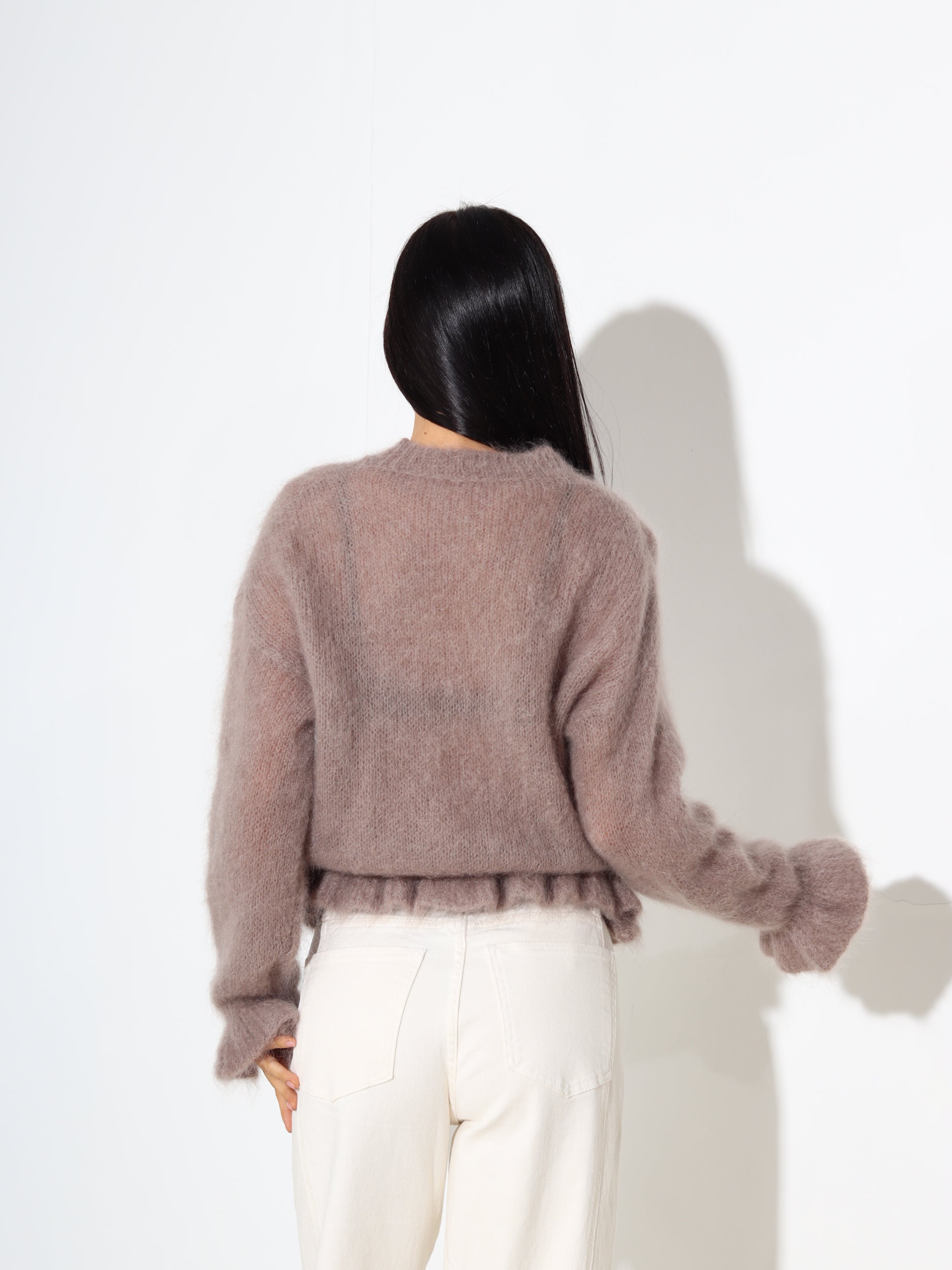 Brūns mohēras džemperis ar volānu akcentiem – 17907