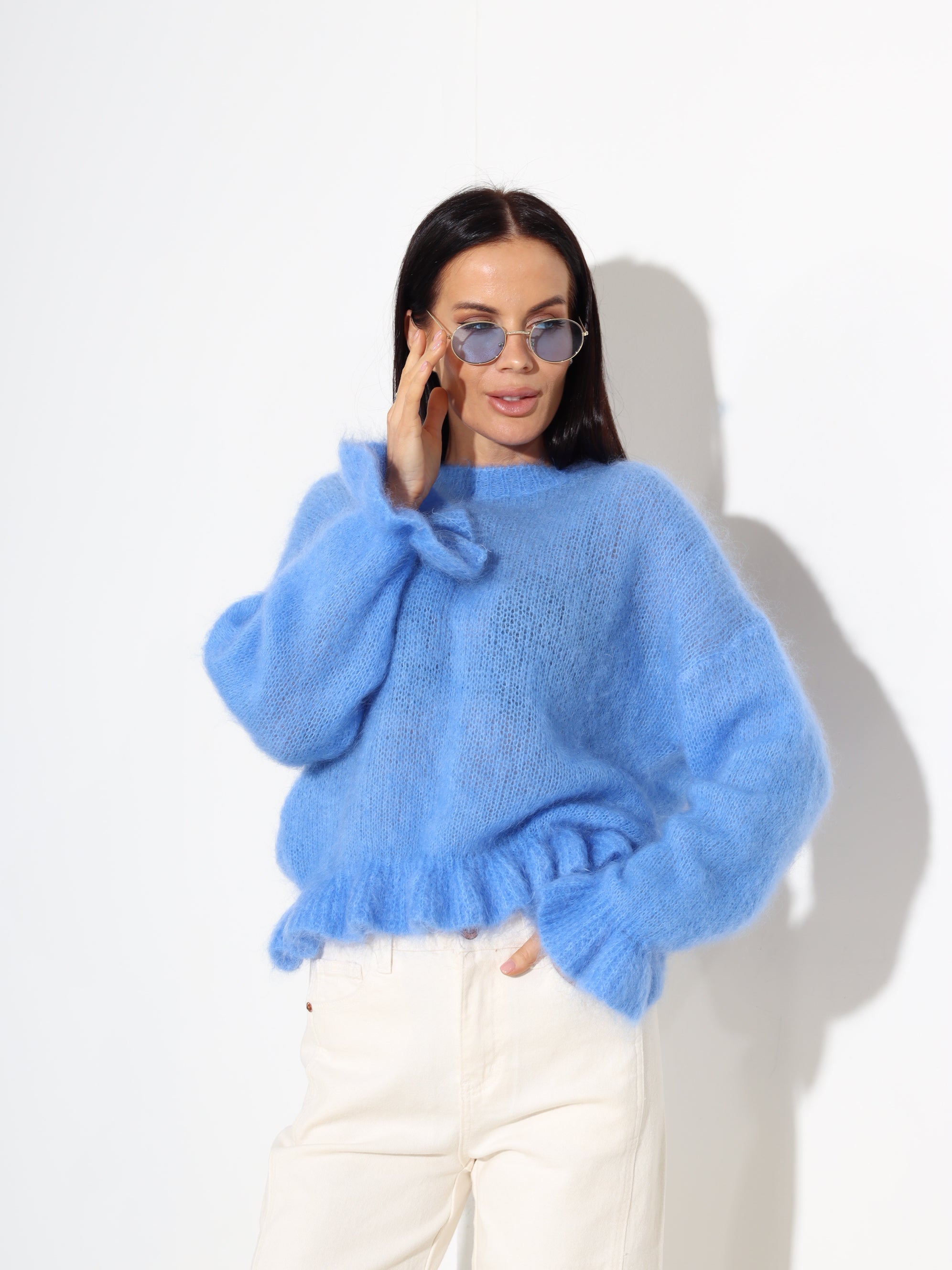 Zils mohēras džemperis ar volānu akcentiem – 17910