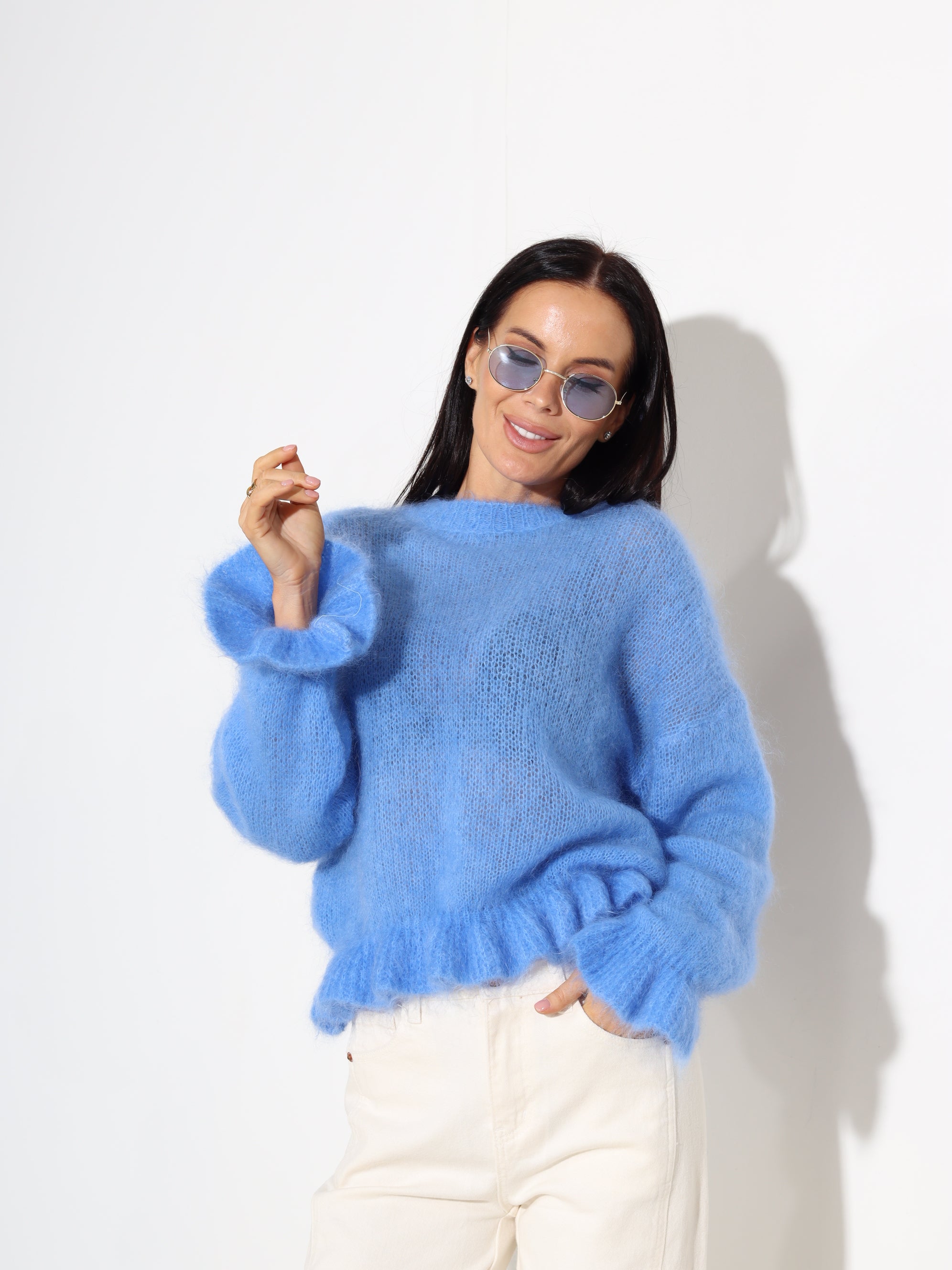 Zils mohēras džemperis ar volānu akcentiem – 17910