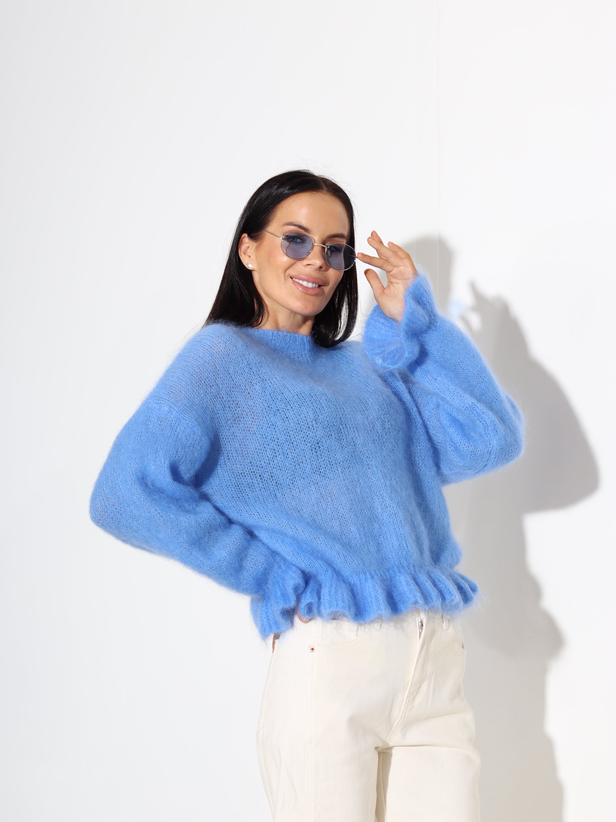 Zils mohēras džemperis ar volānu akcentiem – 17910