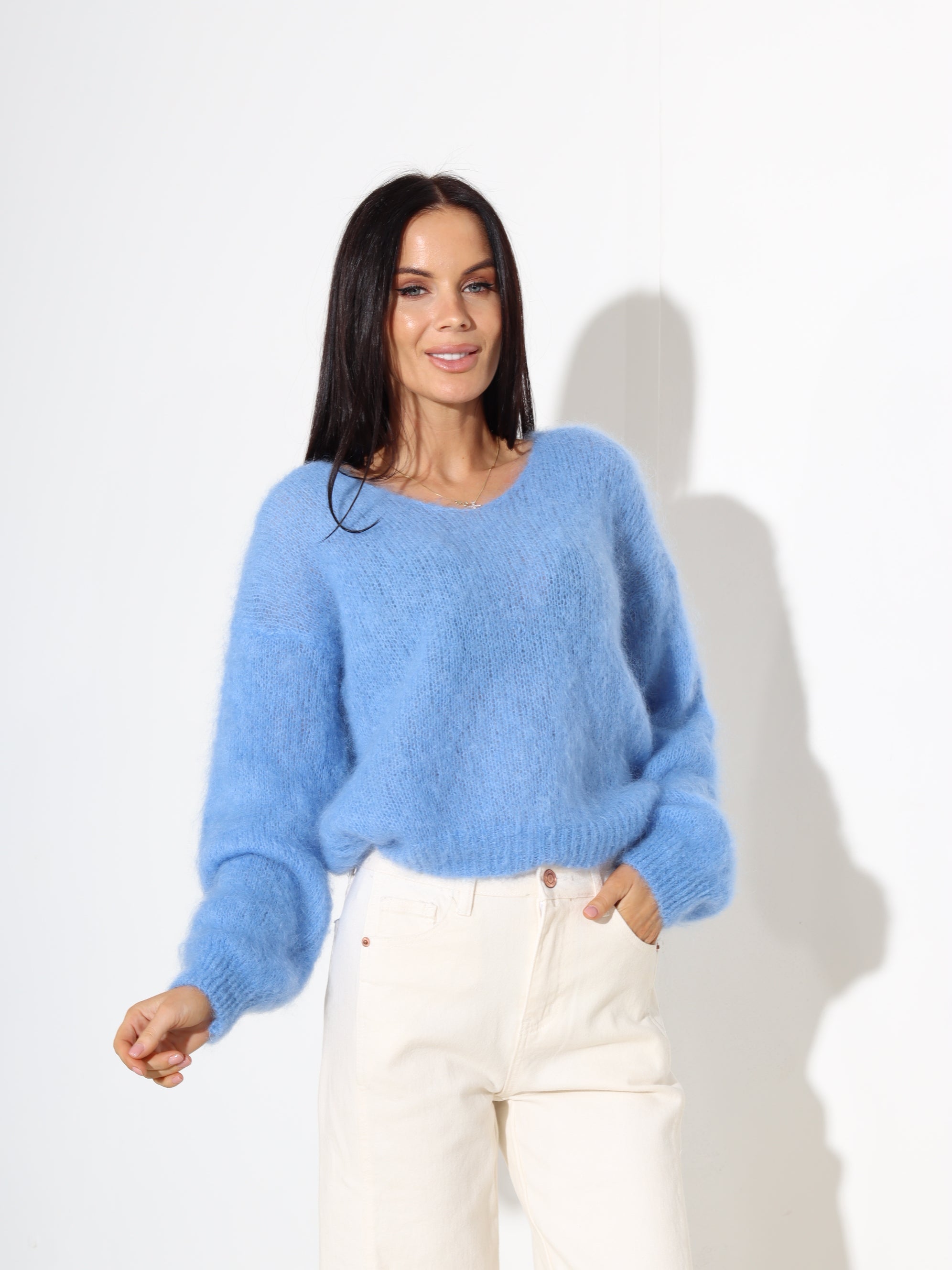 Zils mohēras džemperis ar "V" veida dekoltē - 17896