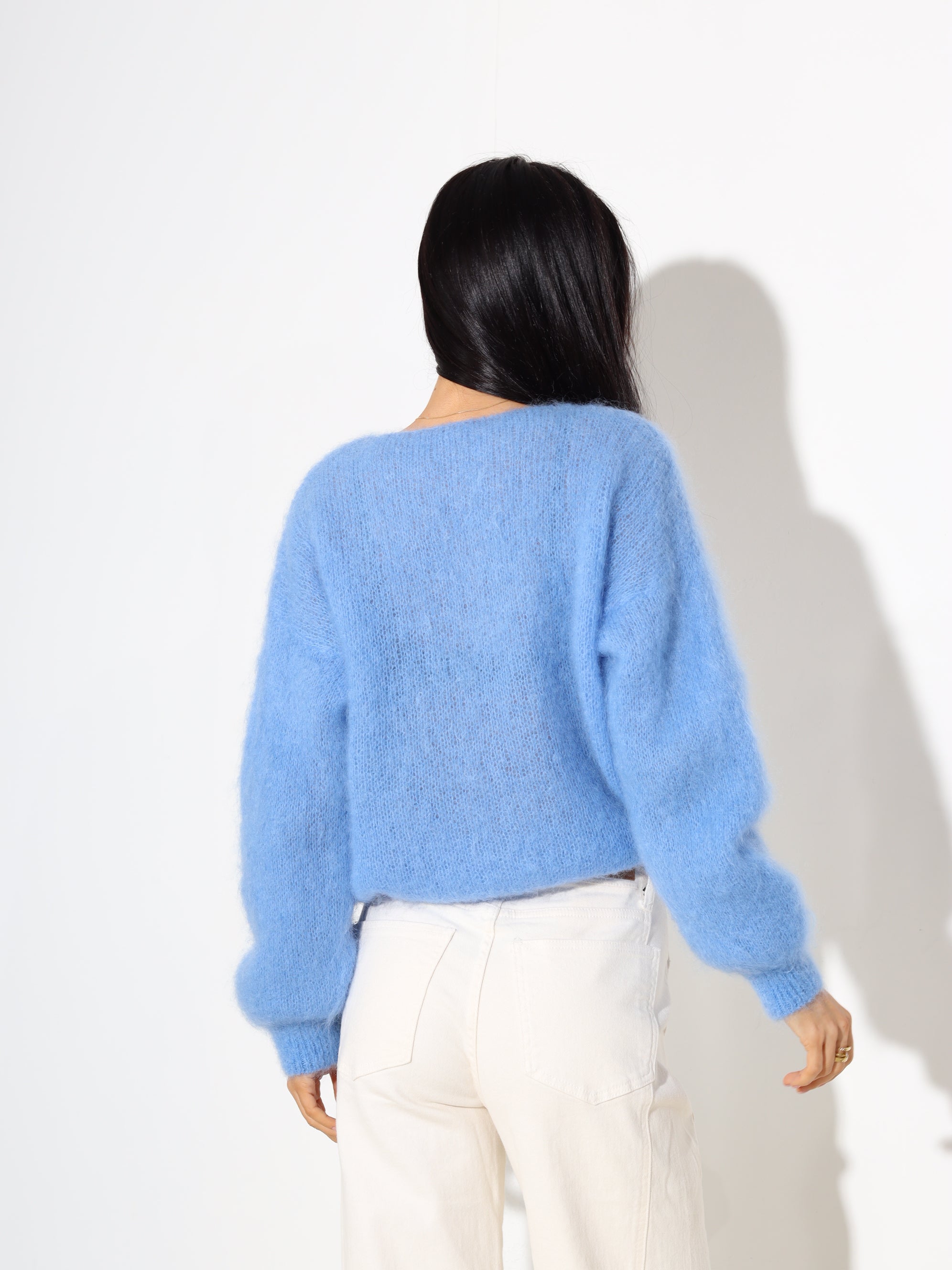 Zils mohēras džemperis ar "V" veida dekoltē - 17896