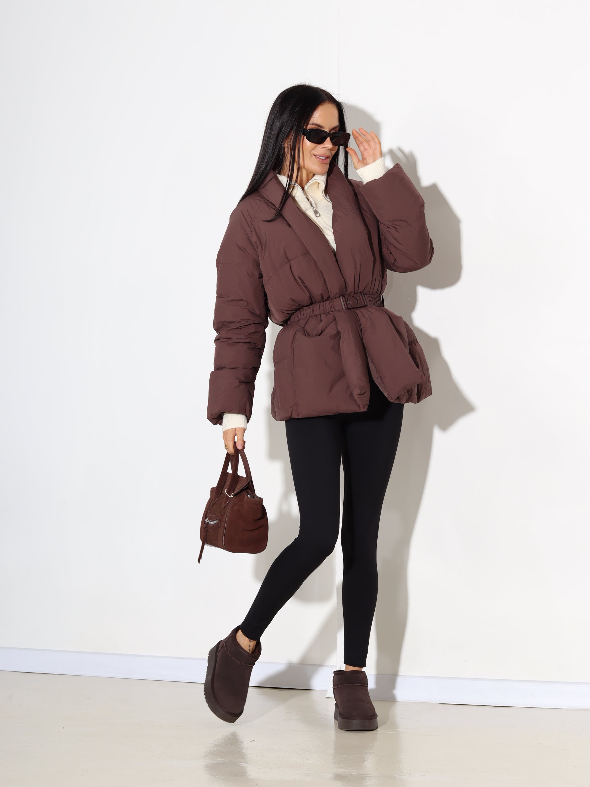 Brūna, īsa dūnu virsjaka ar jostas aizdari - 17868