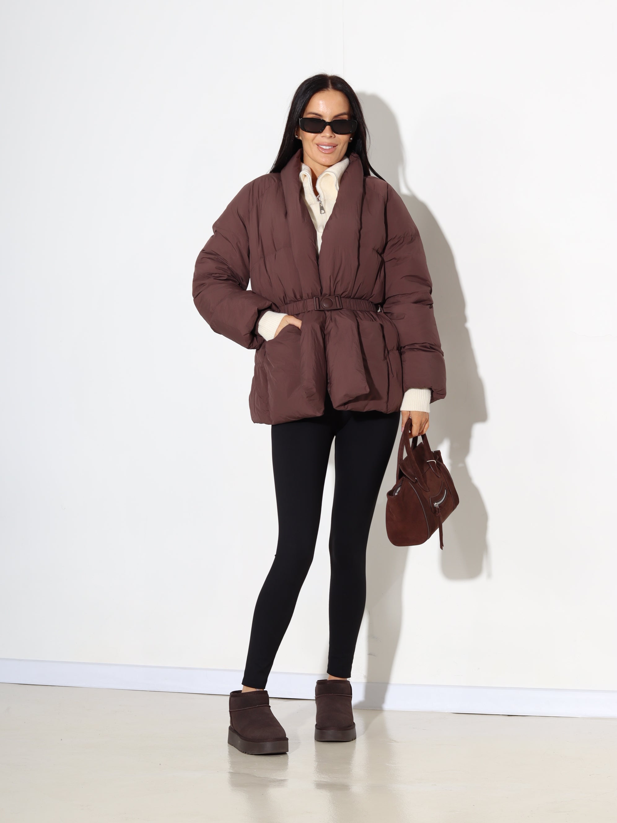 Brūna, īsa dūnu virsjaka ar jostas aizdari - 17868