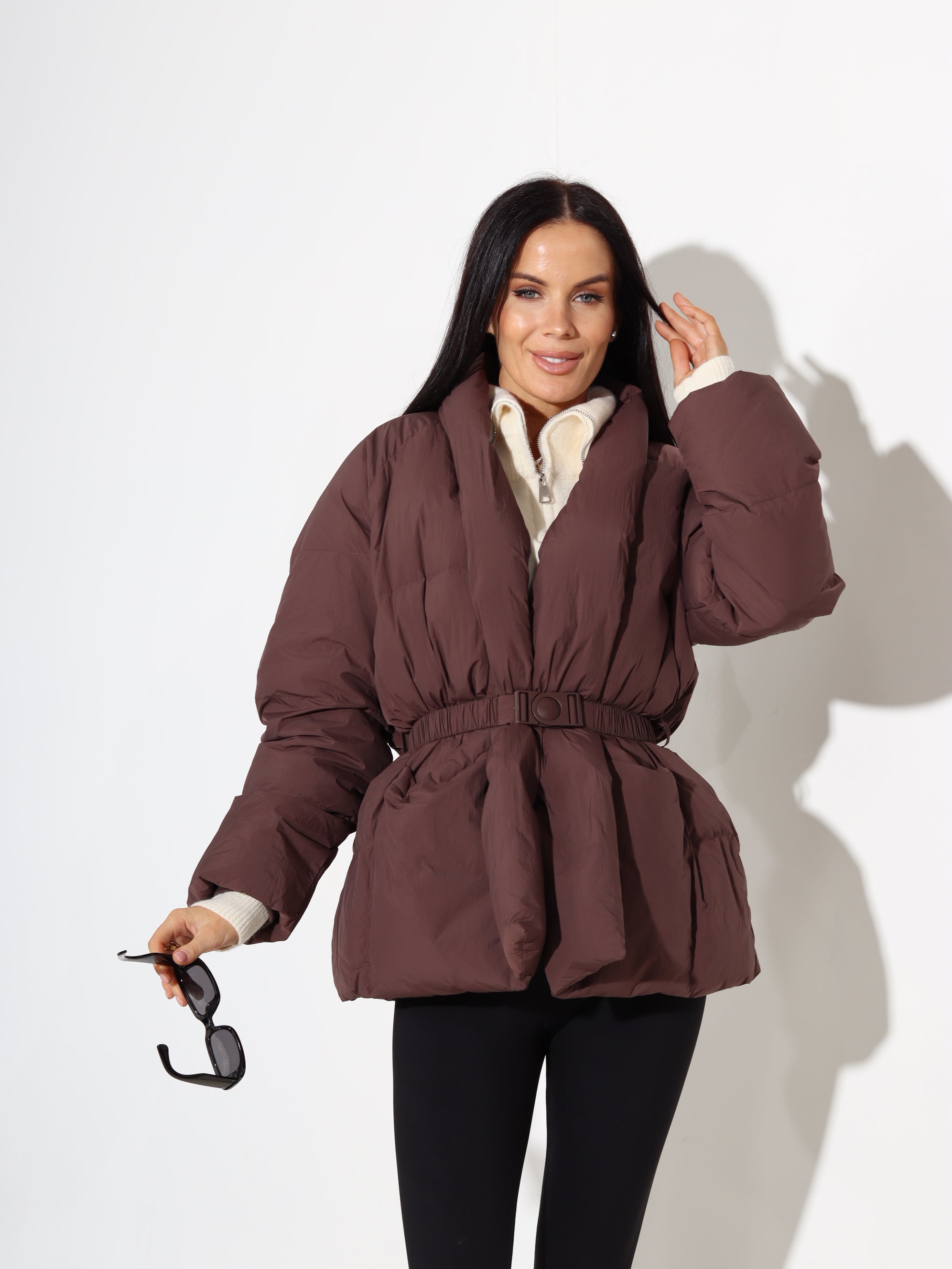 Brūna, īsa dūnu virsjaka ar jostas aizdari - 17868