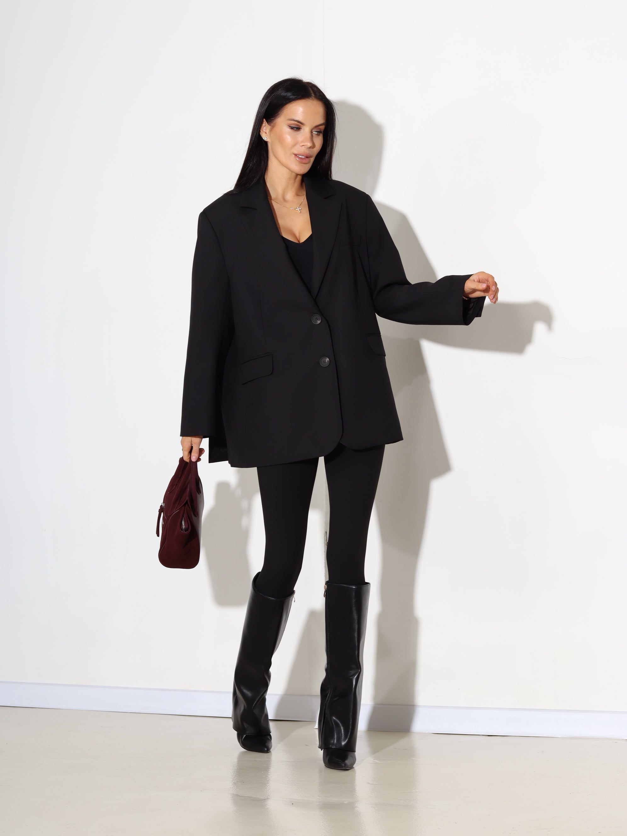 Melna oversize žakete ar dekoratīvām kabatām - 17814