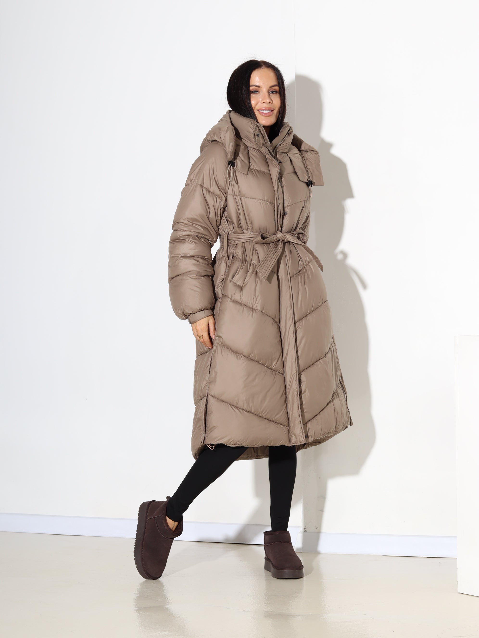 Bēša midi virjaka ar jostu un stilizētu sānu vīli - 17830