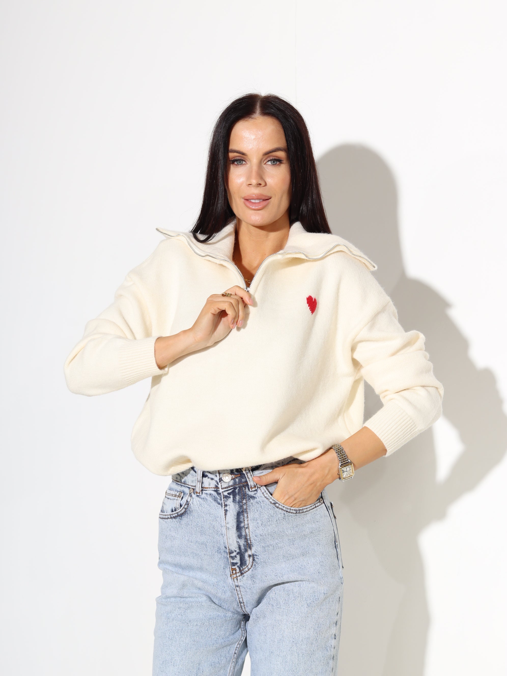 Balts, adīts džemperis ar rāvējslēdzēju apkakles daļā - 17948