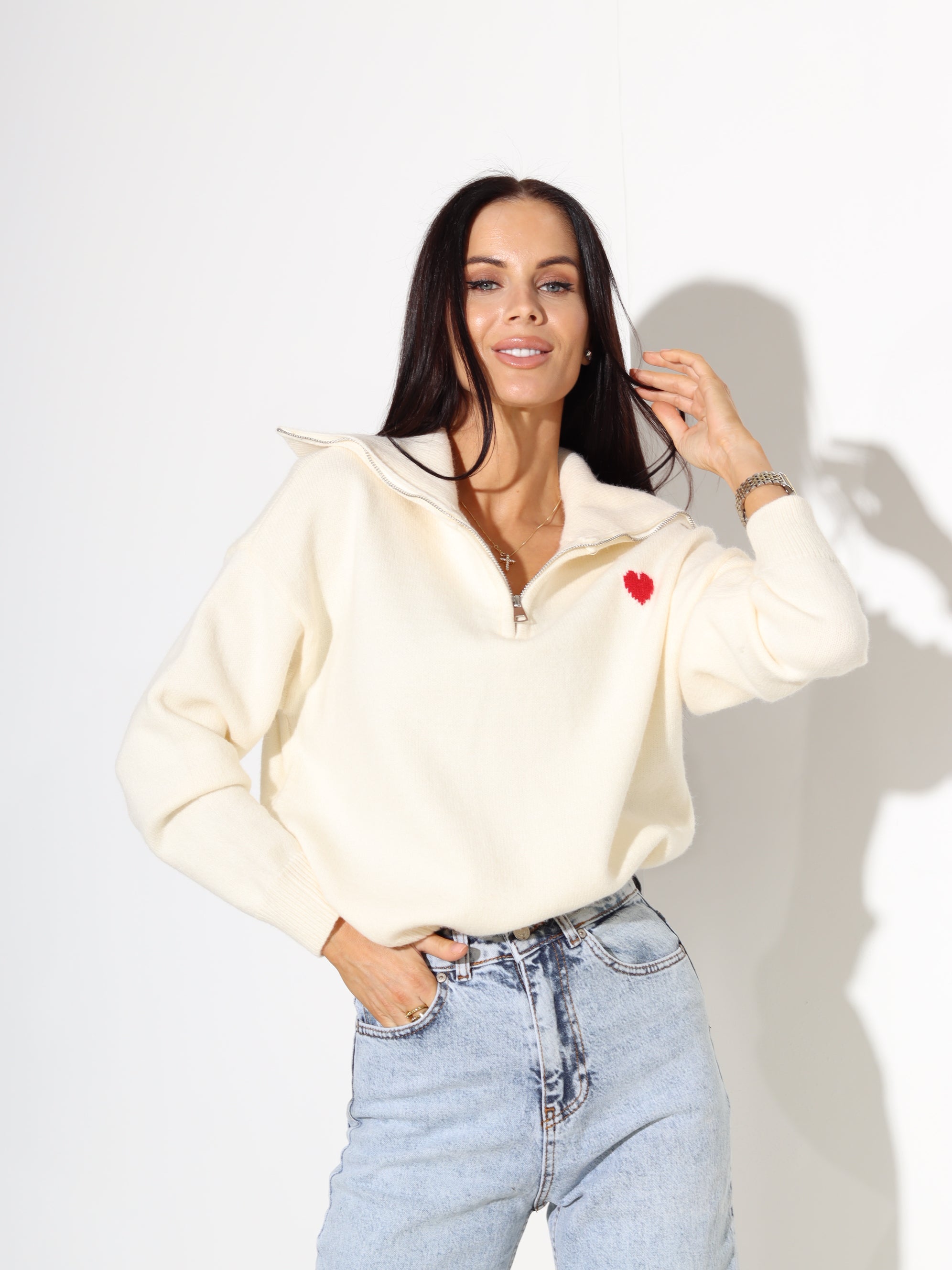 Balts, adīts džemperis ar rāvējslēdzēju apkakles daļā - 17948