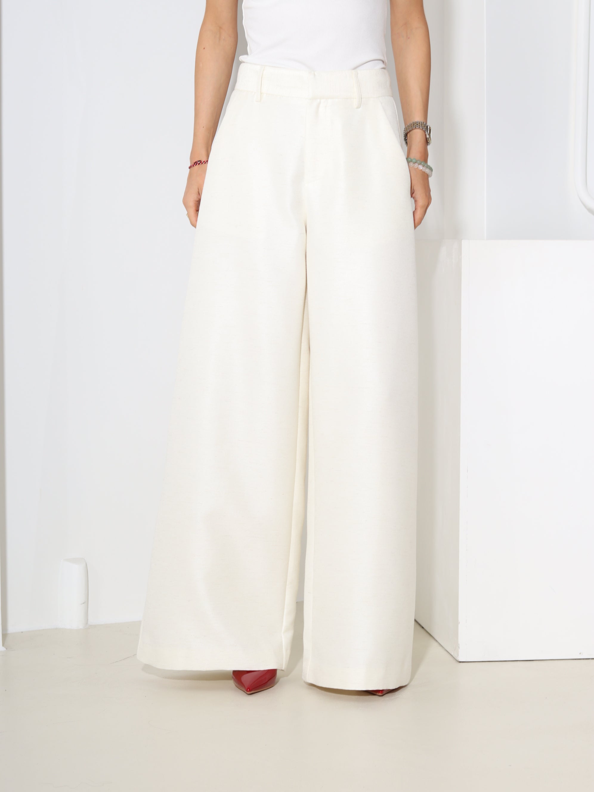 Bēšas bikses, elegantas no stingra lina auduma - 18588