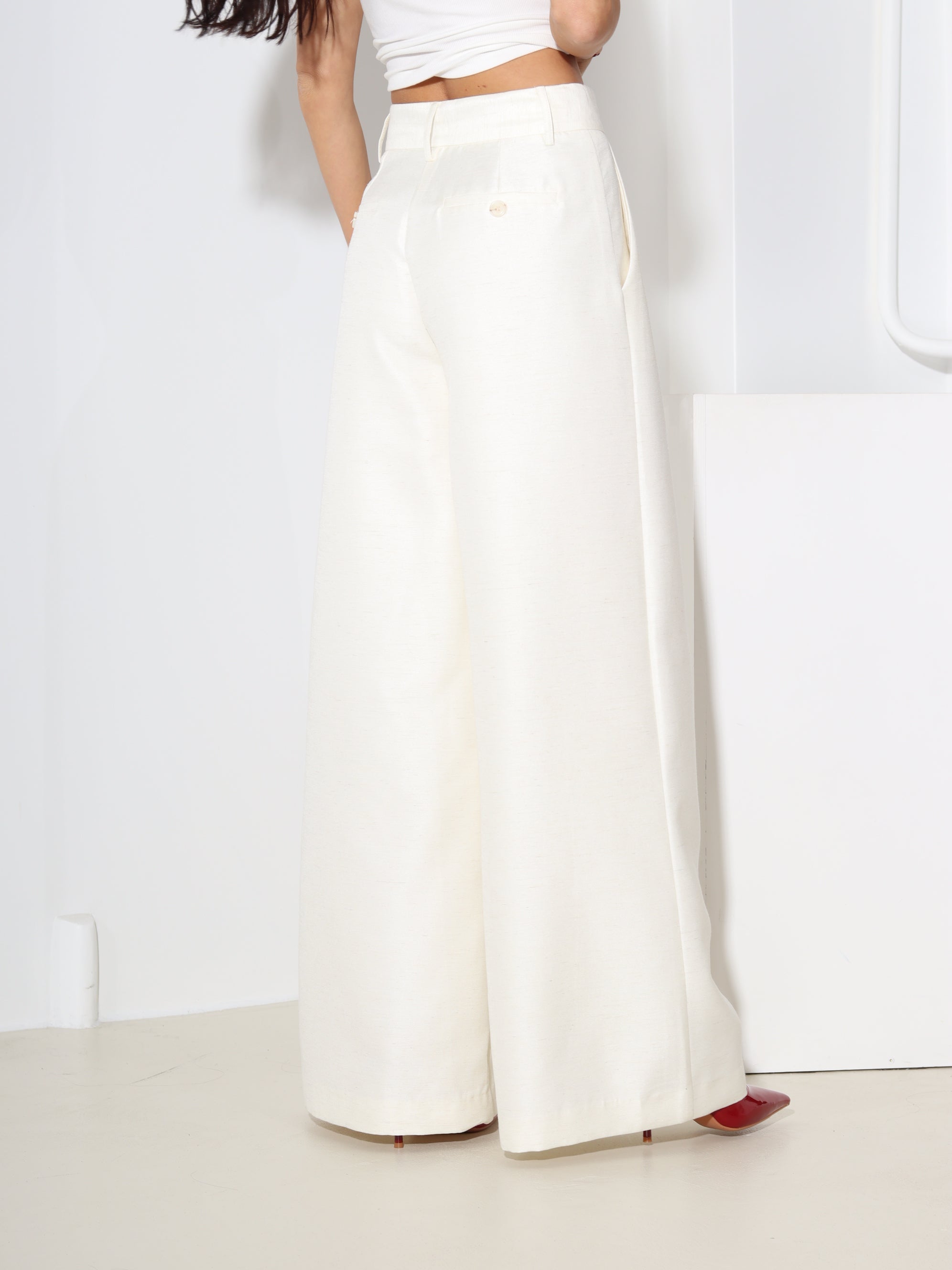 Bēšas bikses, elegantas no stingra lina auduma - 18588