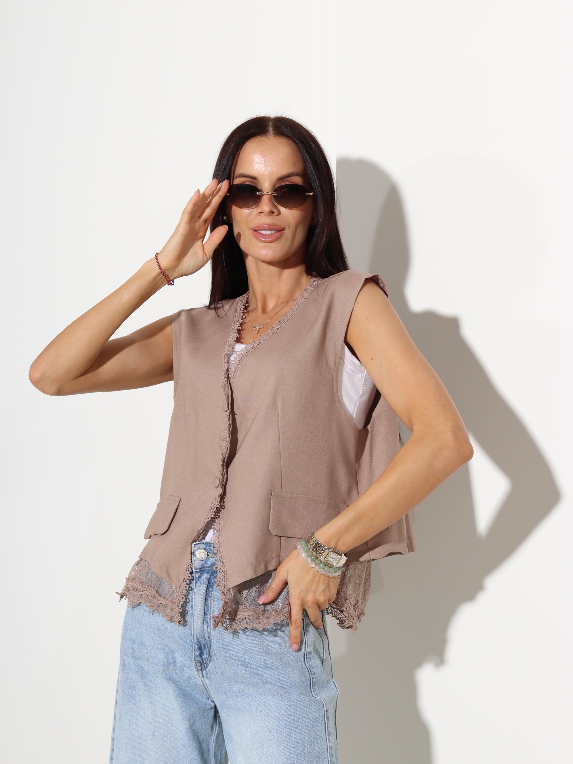 Brūna lina veste ar mežģīnes akcentu- 20053
