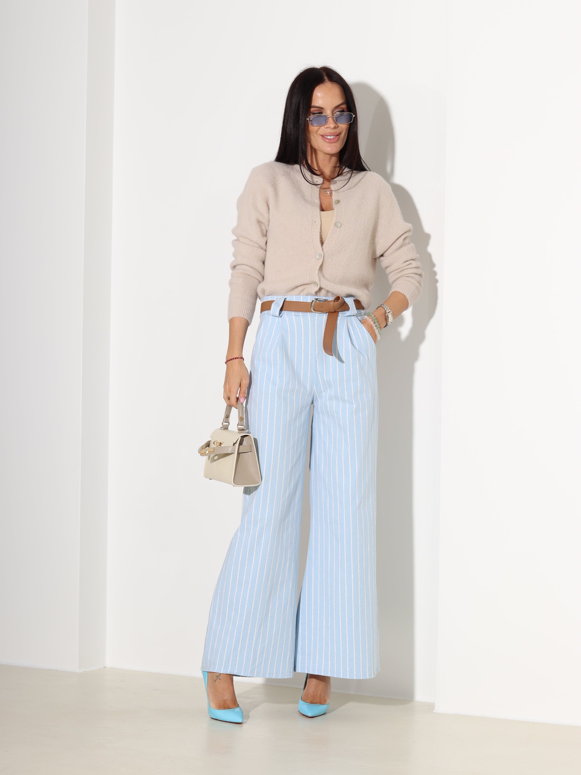 Gaiši brūna alpakas jaka ar ovālu dekoltē - 18336