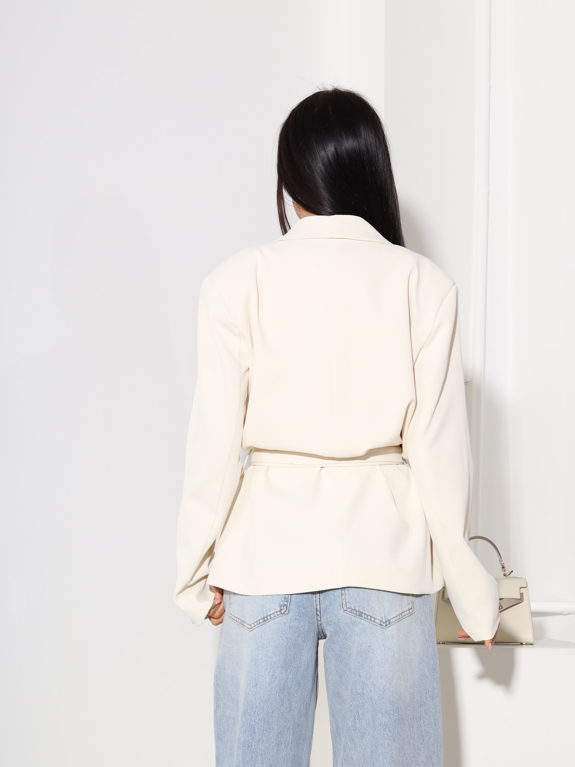 Bēša žakete ar noapaļotu atloku, sienama viduklī - 18589