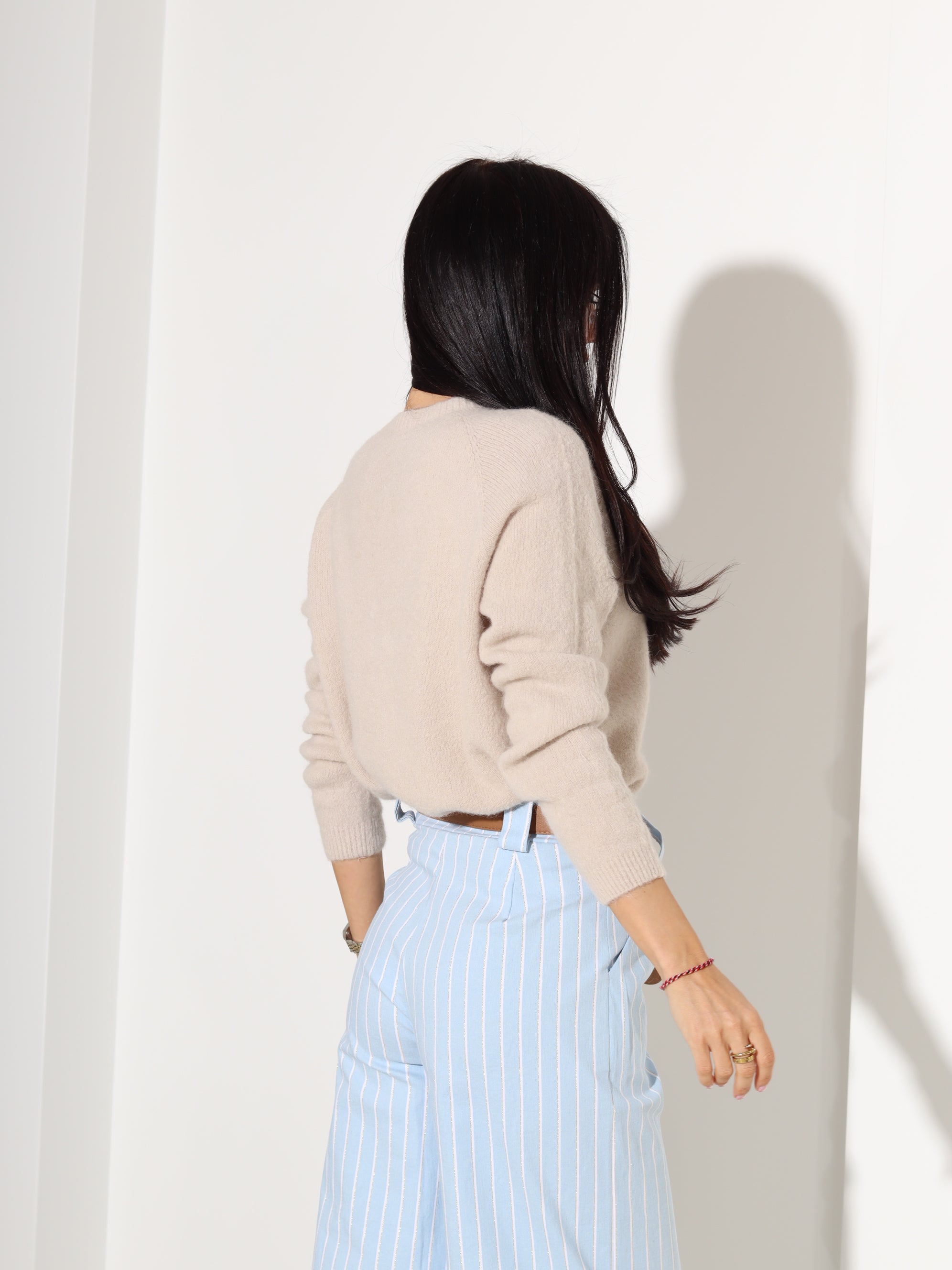 Gaiši brūna alpakas jaka ar ovālu dekoltē - 18336