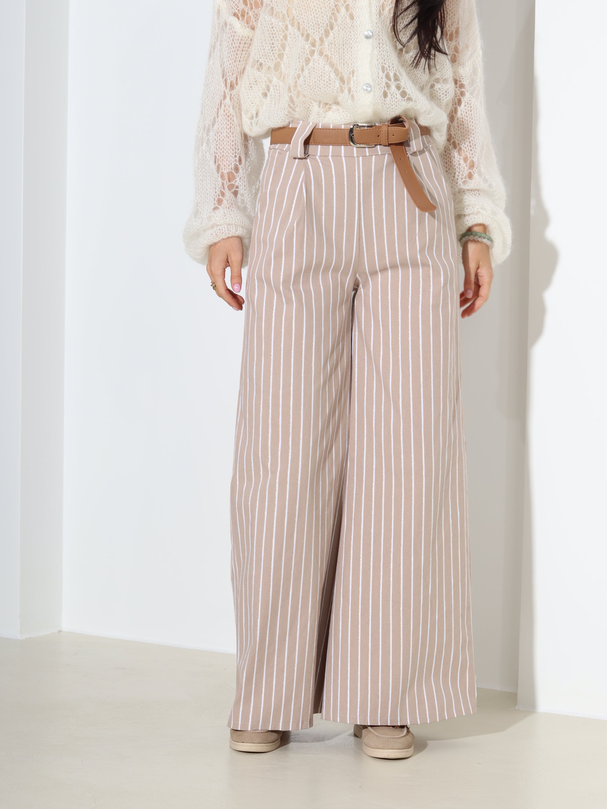 Brūns, elastne auduma püksid ar baltām svītrām - 18306