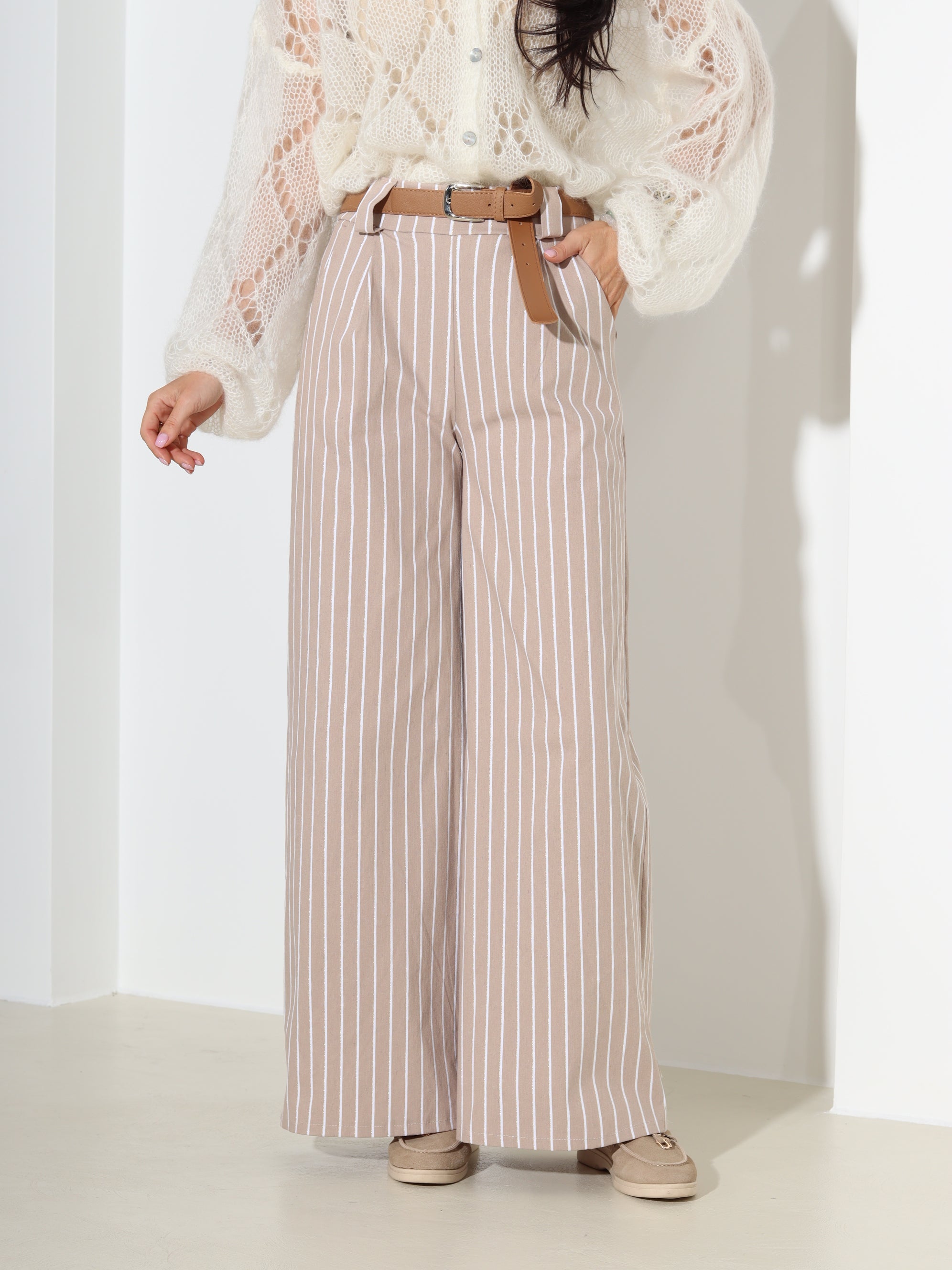 Brūns, elastne auduma püksid ar baltām svītrām - 18306