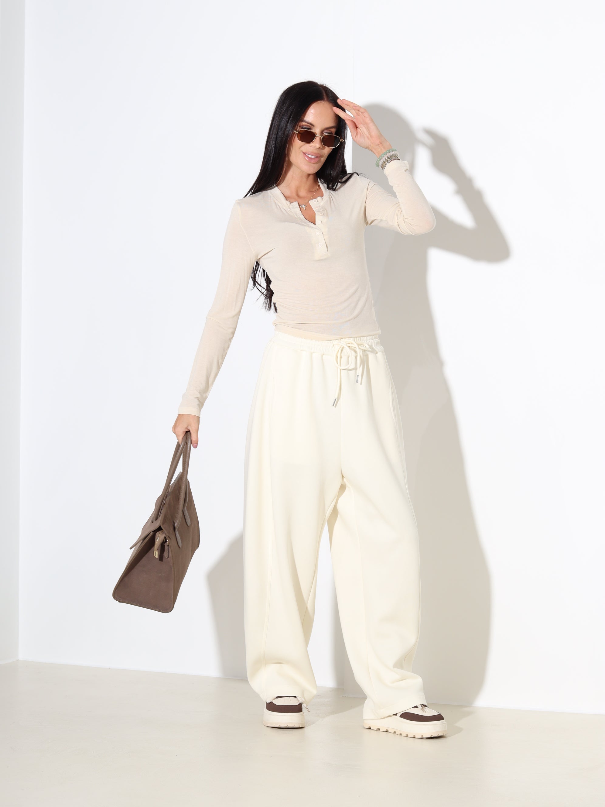 Pienbaltas oversize sportiska stila bikses - 18133