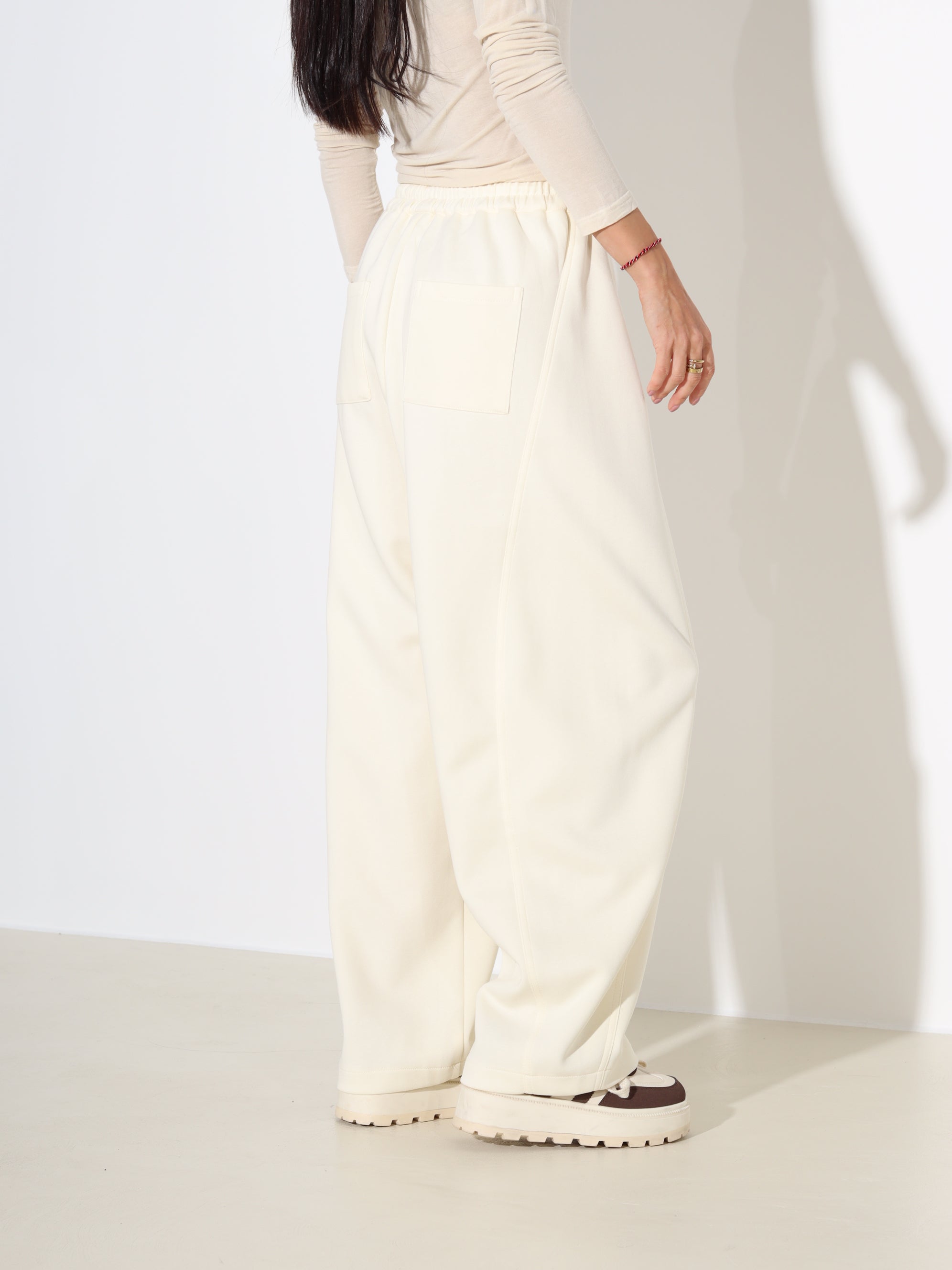 Pienbaltas oversize sportiska stila bikses - 18133