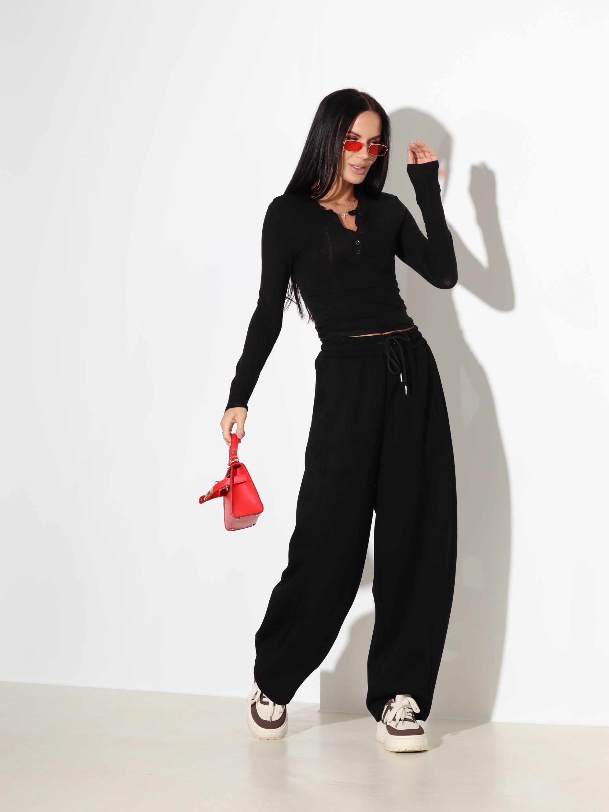 Melnas oversize sportiska stila bikses - 18134