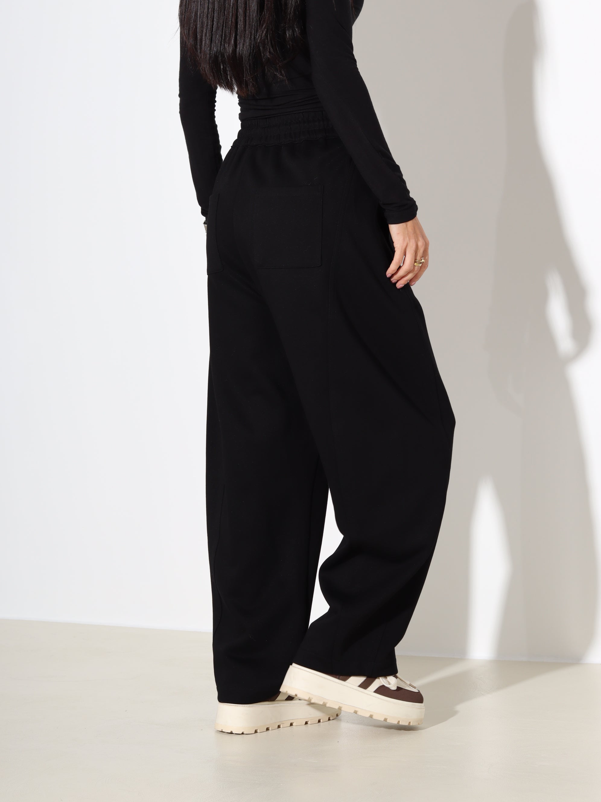 Melnas oversize sportiska stila bikses - 18134