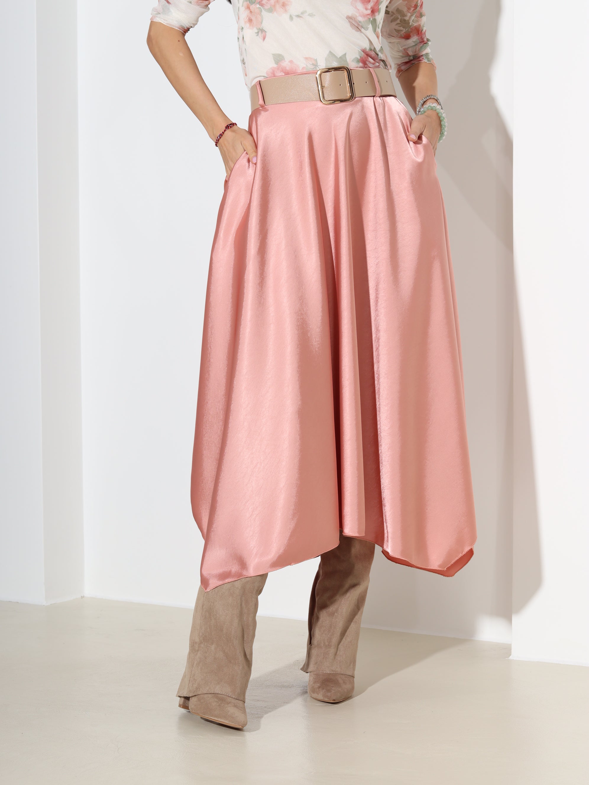 Oranži, midi, atlasa auduma svārki ar jostu - 18301