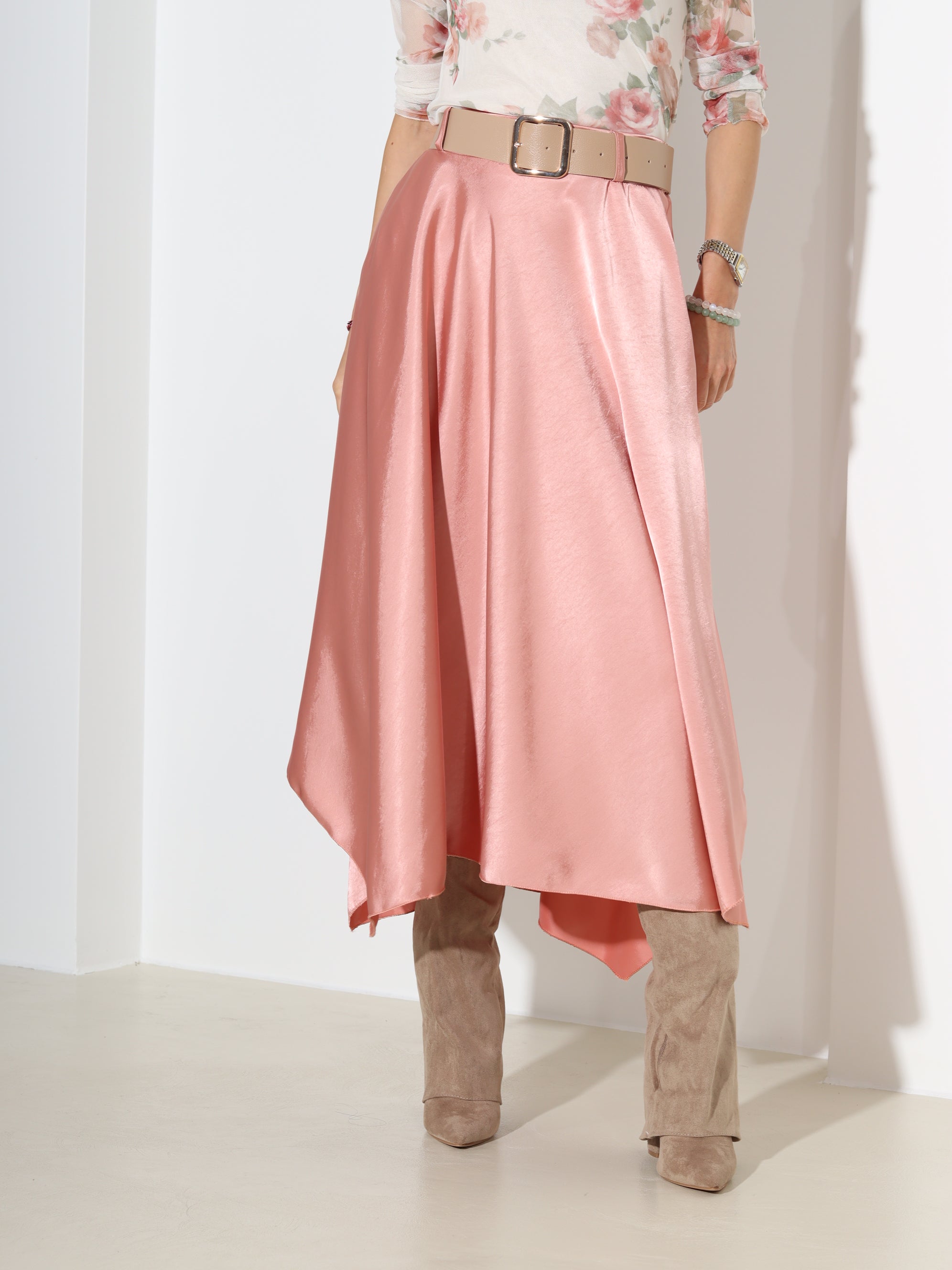 Oranži, midi, atlasa auduma svārki ar jostu - 18301