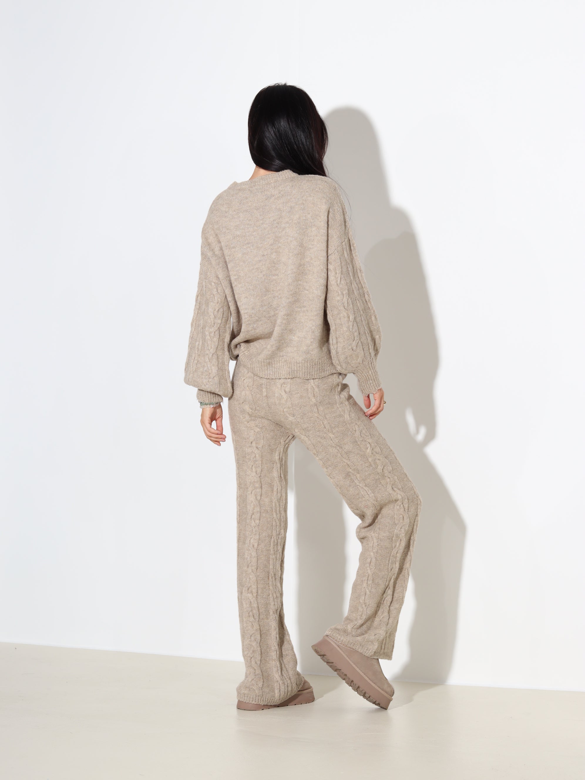 Bēšs, pīņu rakstā adīts komplekts - 18113