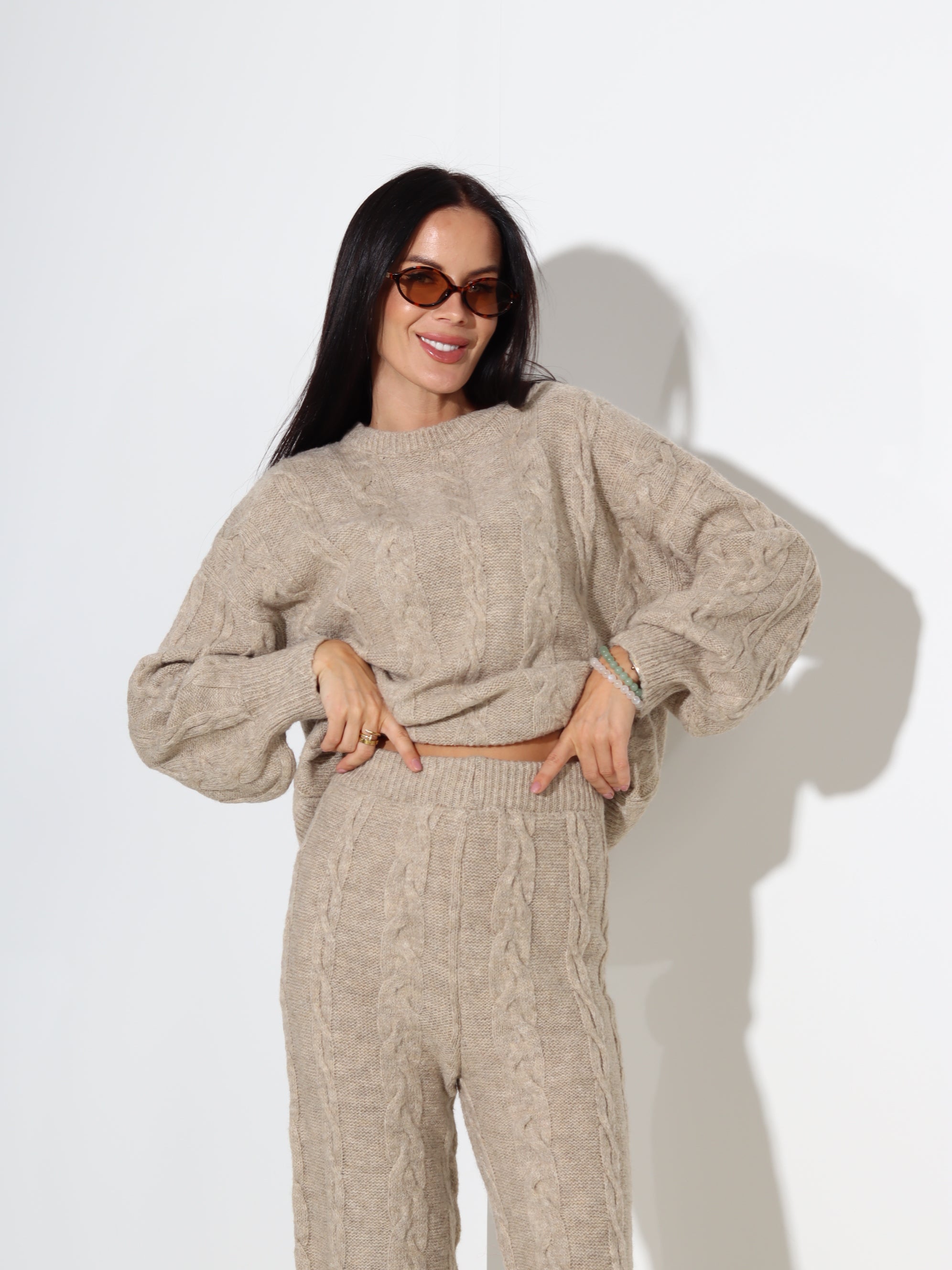 Bēšs, pīņu rakstā adīts komplekts - 18113