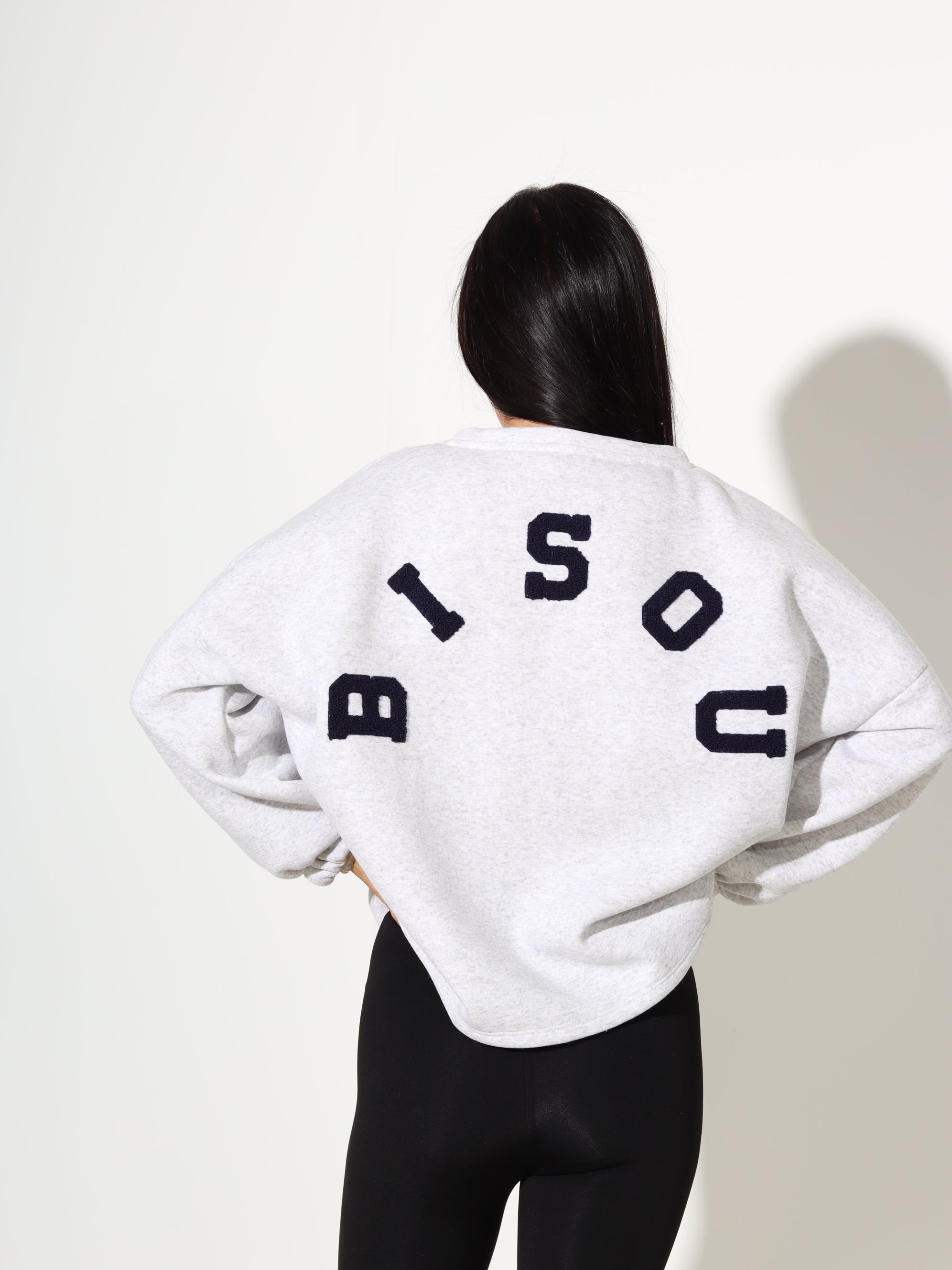 Pelēks džemperis ar ZILU uzrakstu "Bisou" - 18114