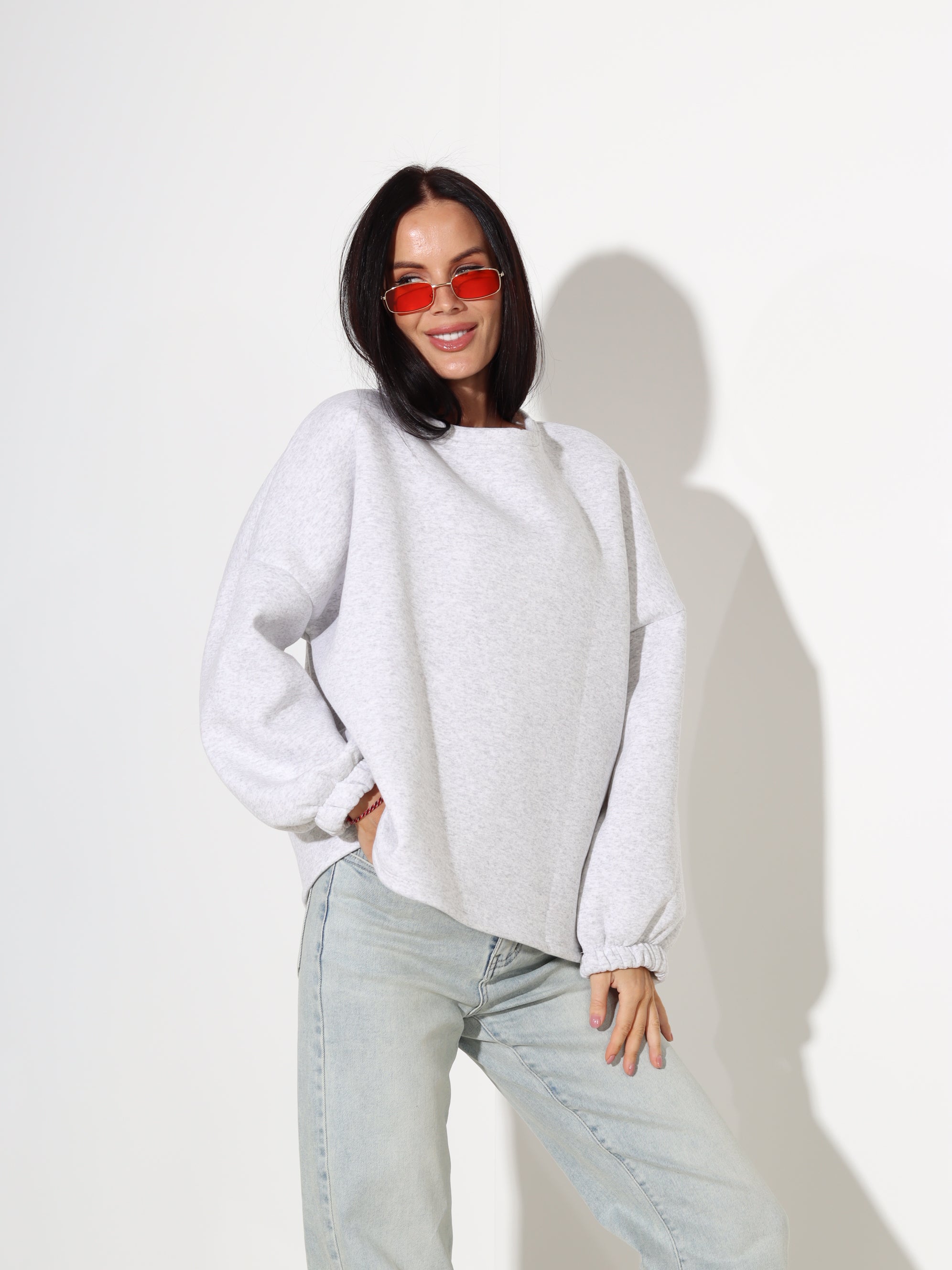 Pelēks džemperis ar SARKANU uzrakstu "Bisou" - 18115