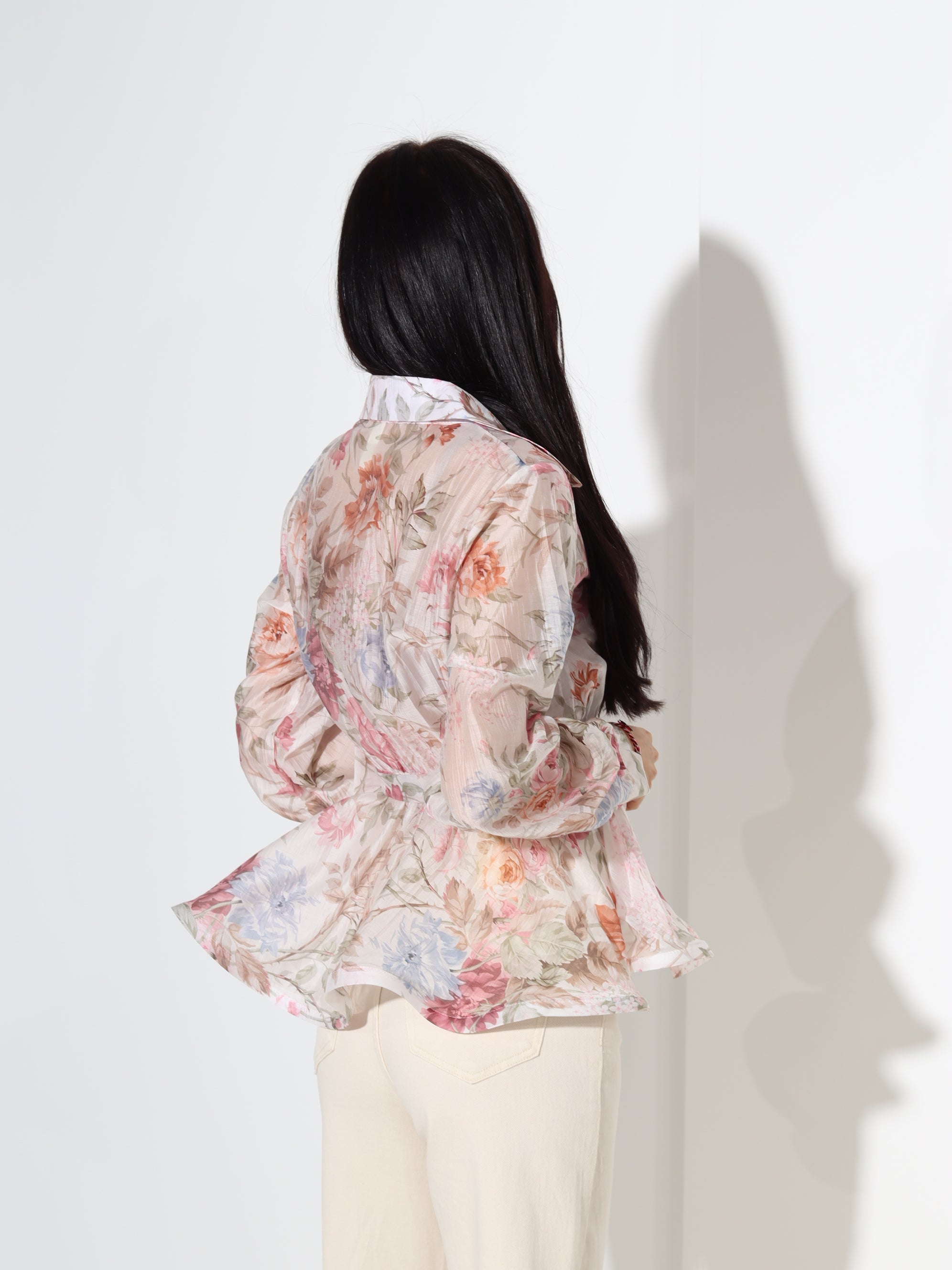 Balta bluze 'Rozīte' ar volāniņu gurnu daļā - 18340