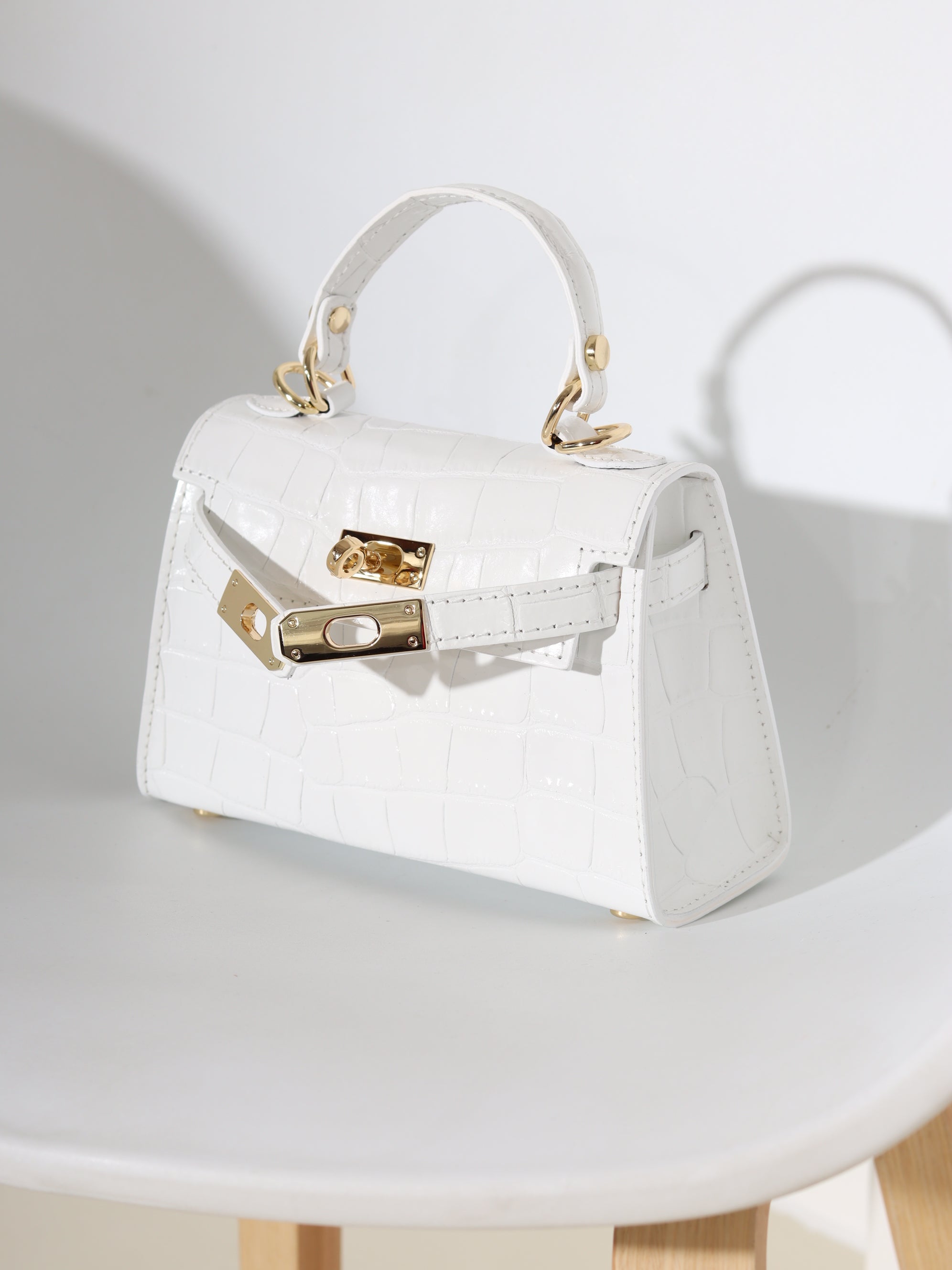 Balta, d/ā soma "Mini klasika" ar reljefu - 18366