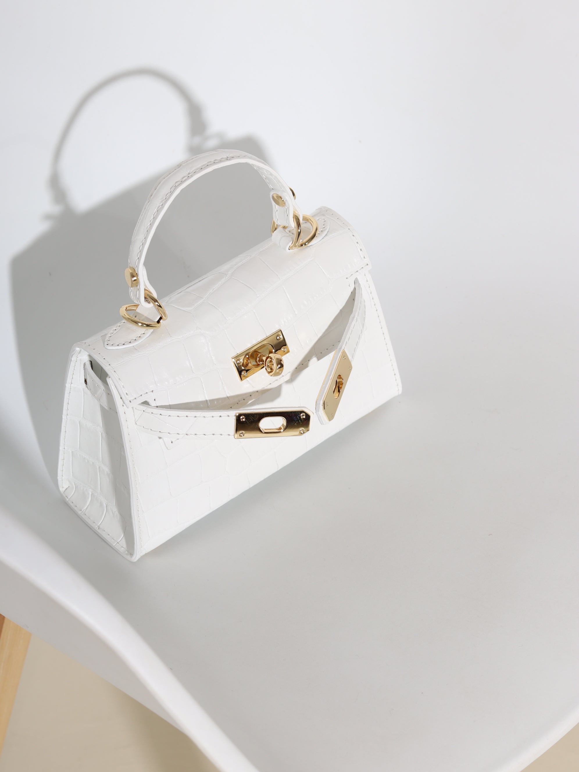 Balta, d/ā soma "Mini klasika" ar reljefu - 18366