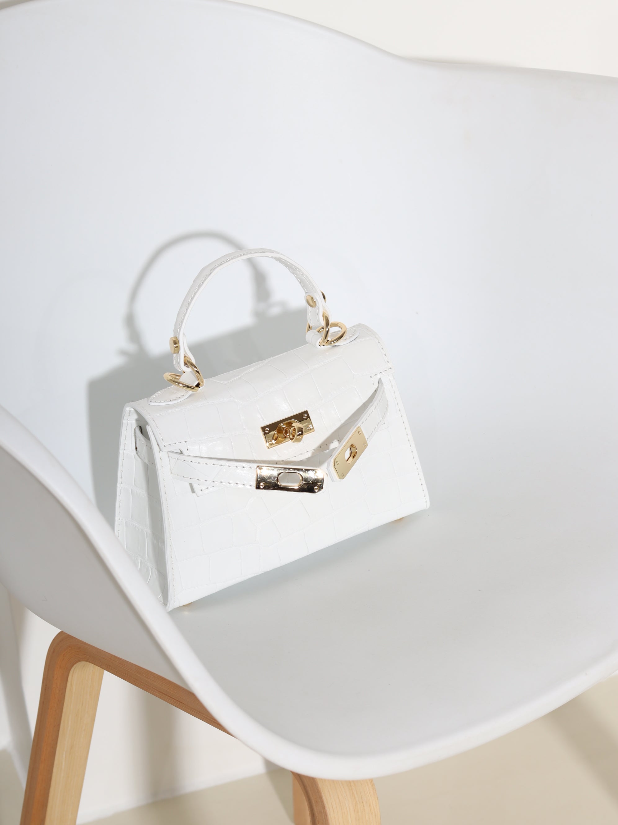 Balta, d/ā soma "Mini klasika" ar reljefu - 18366