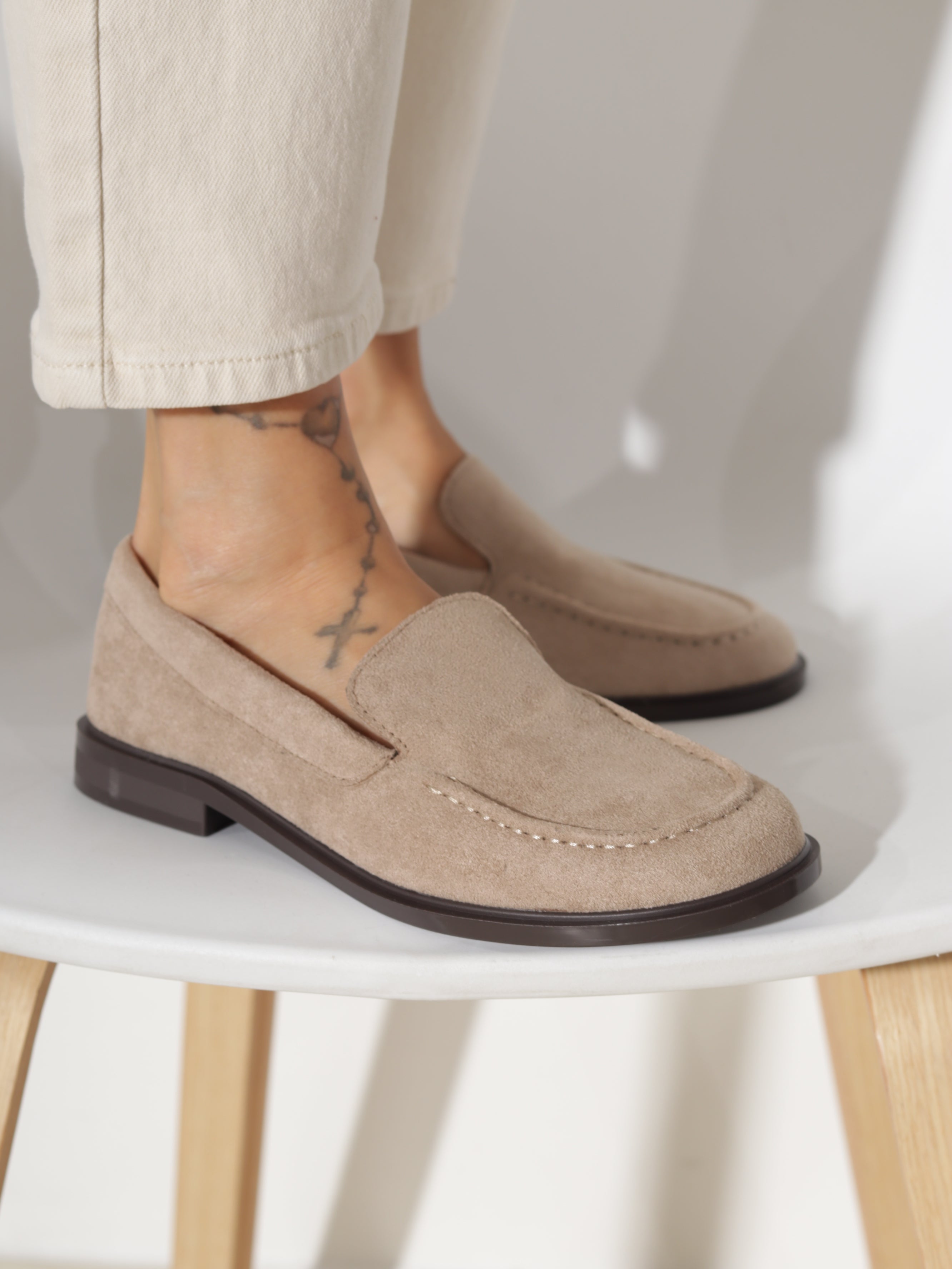 Bēšas, zemas m/zamšādas kurpes- 20430