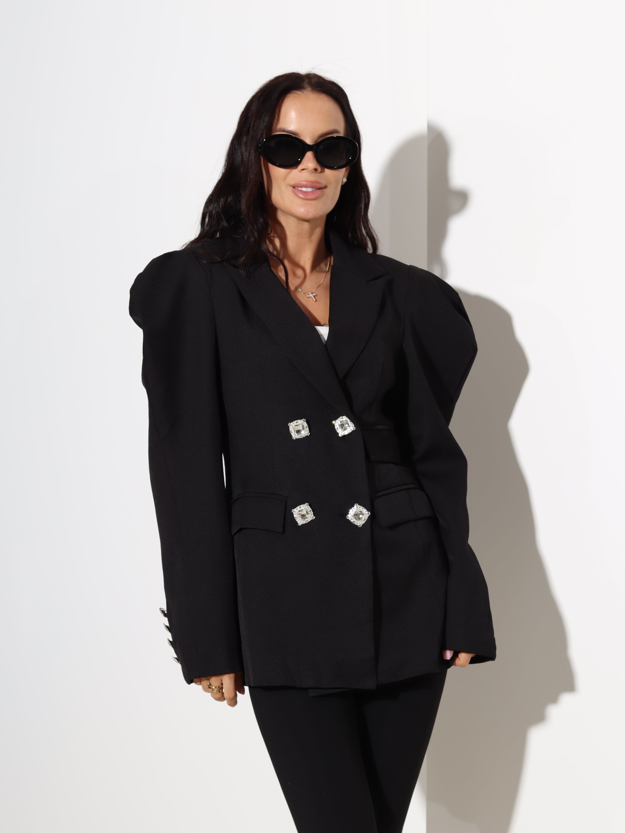 Melna žakete '4dimantu podziņa' uz auguma - 19007