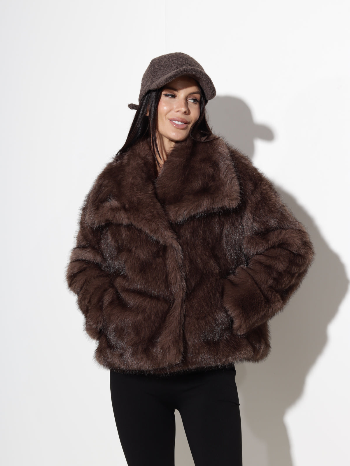 Tumši taupe kažoks "Fluffy" - 21049