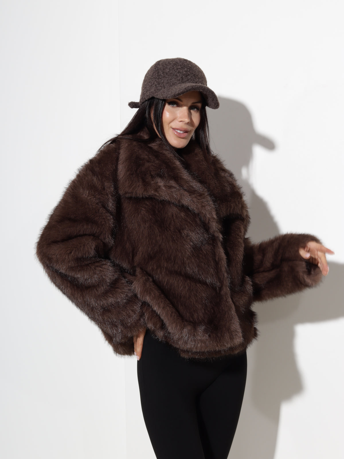 Tumši taupe kažoks "Fluffy" - 21049