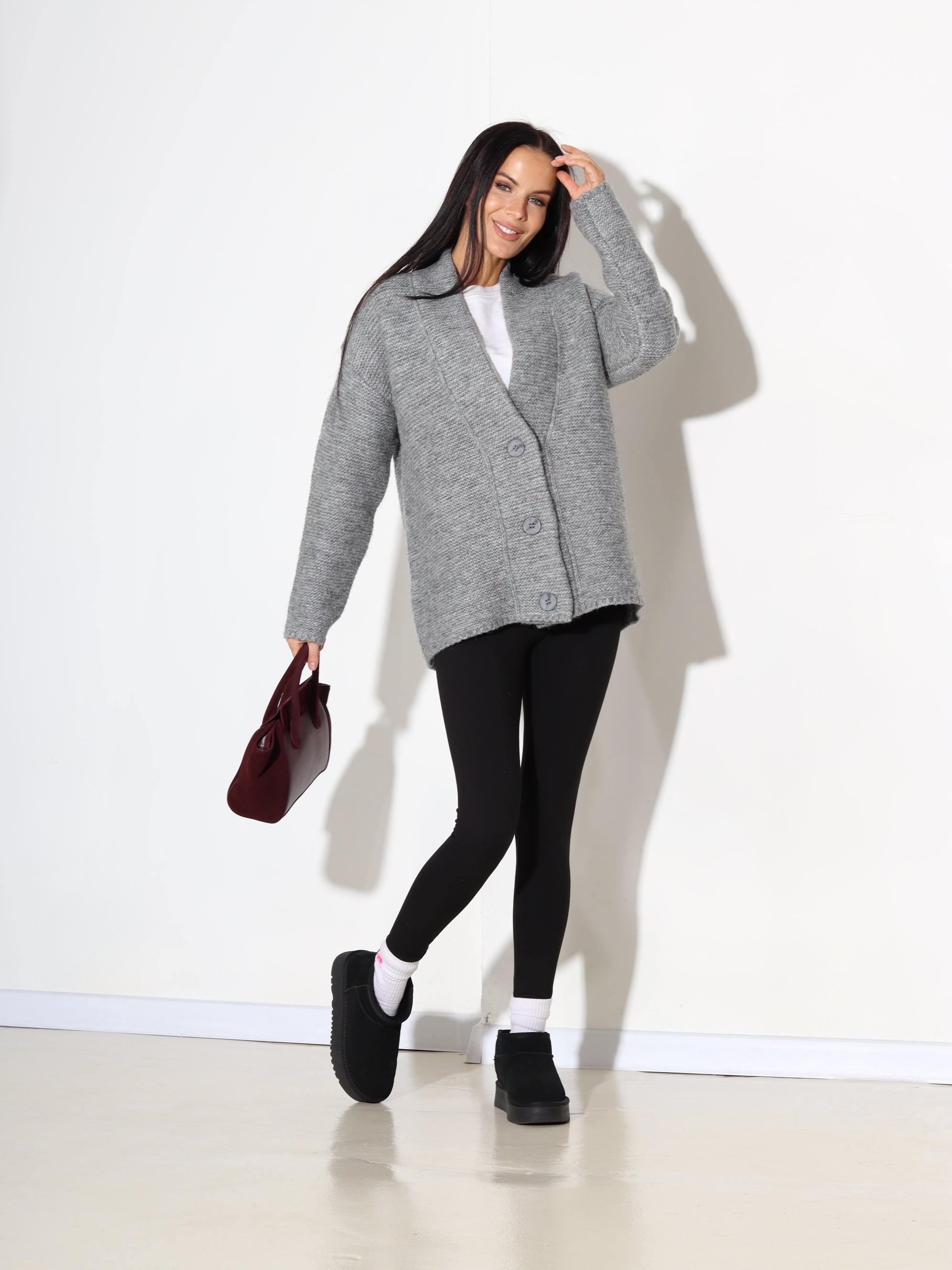 Pelēka klasiska stila adīta jaka - 17874