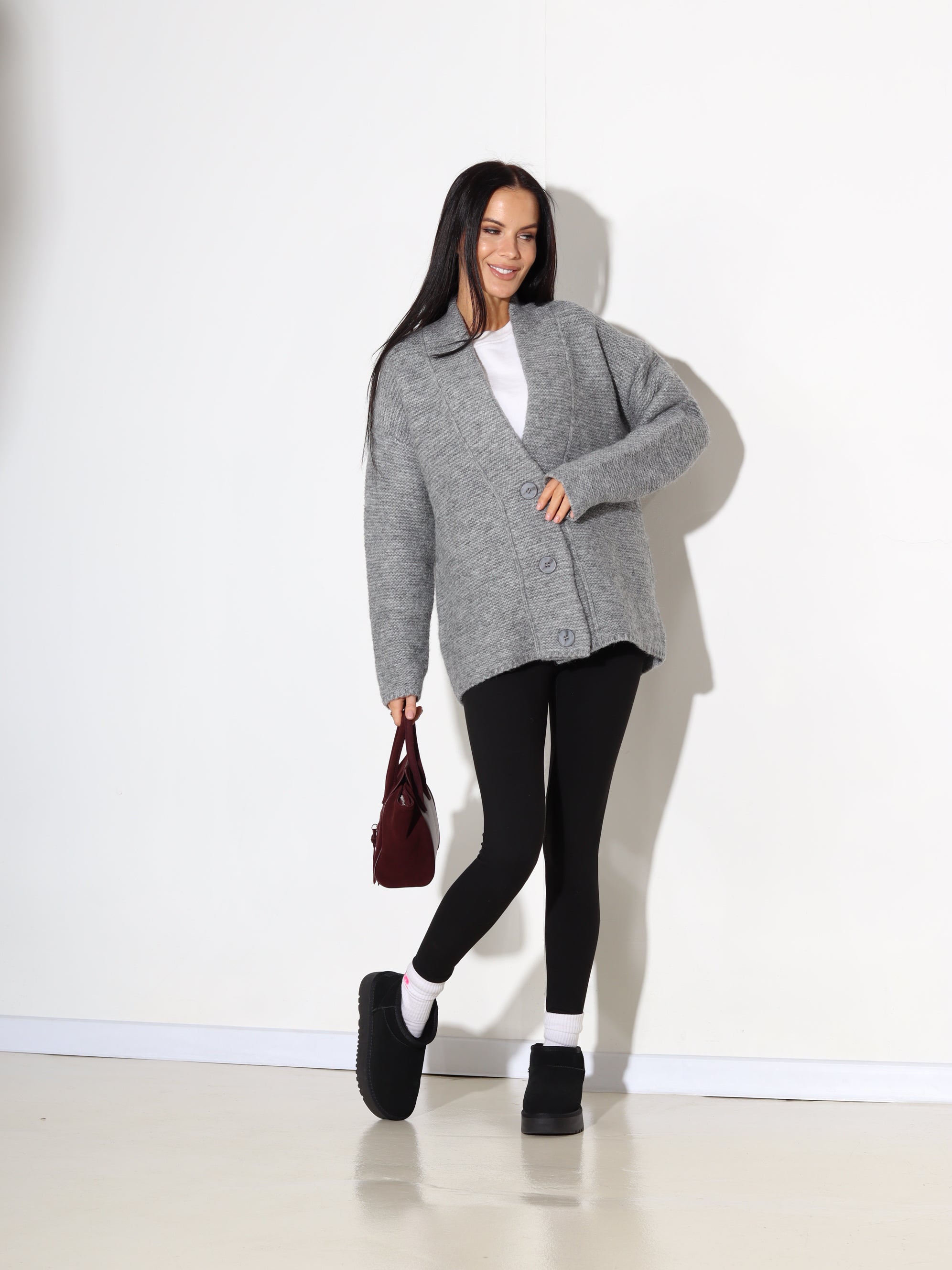 Pelēka klasiska stila adīta jaka - 17874